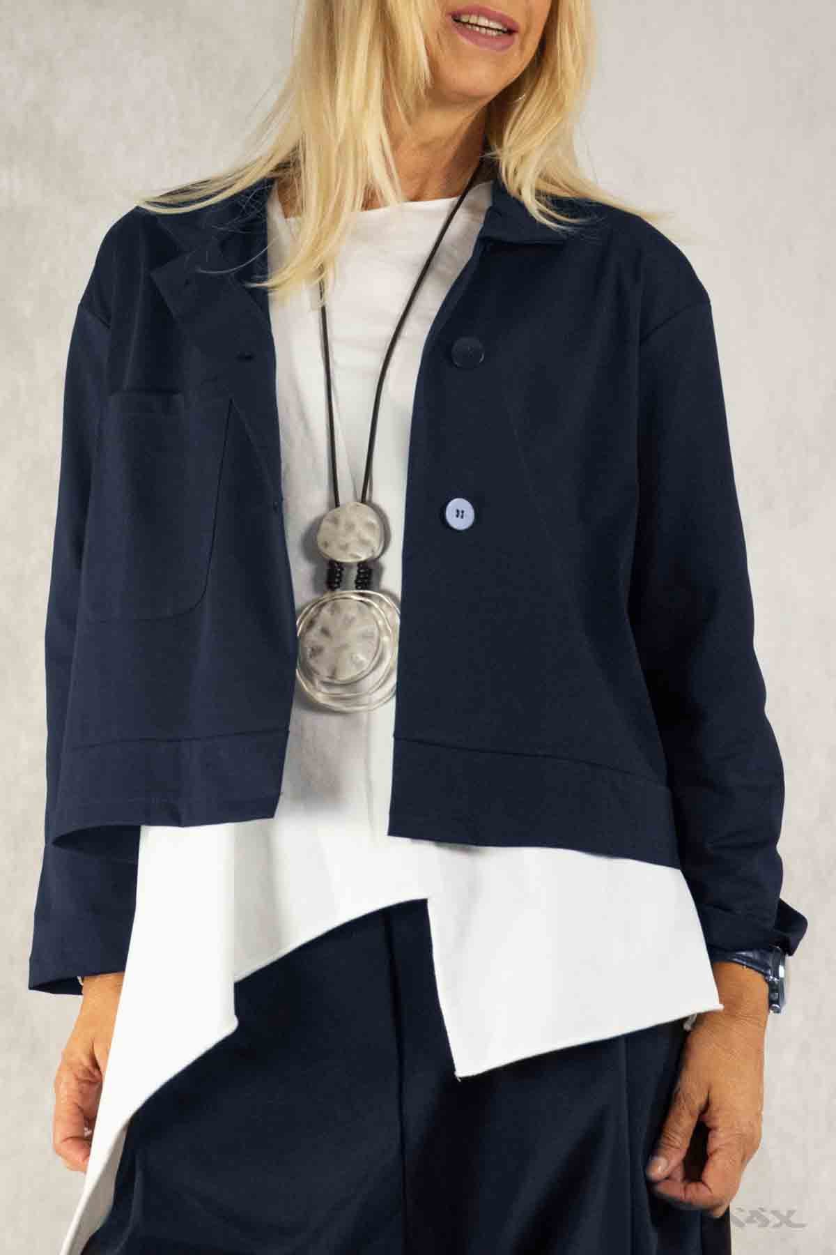 Kurze Jacke mit Knopfleiste Gr. Onesize (36-42)