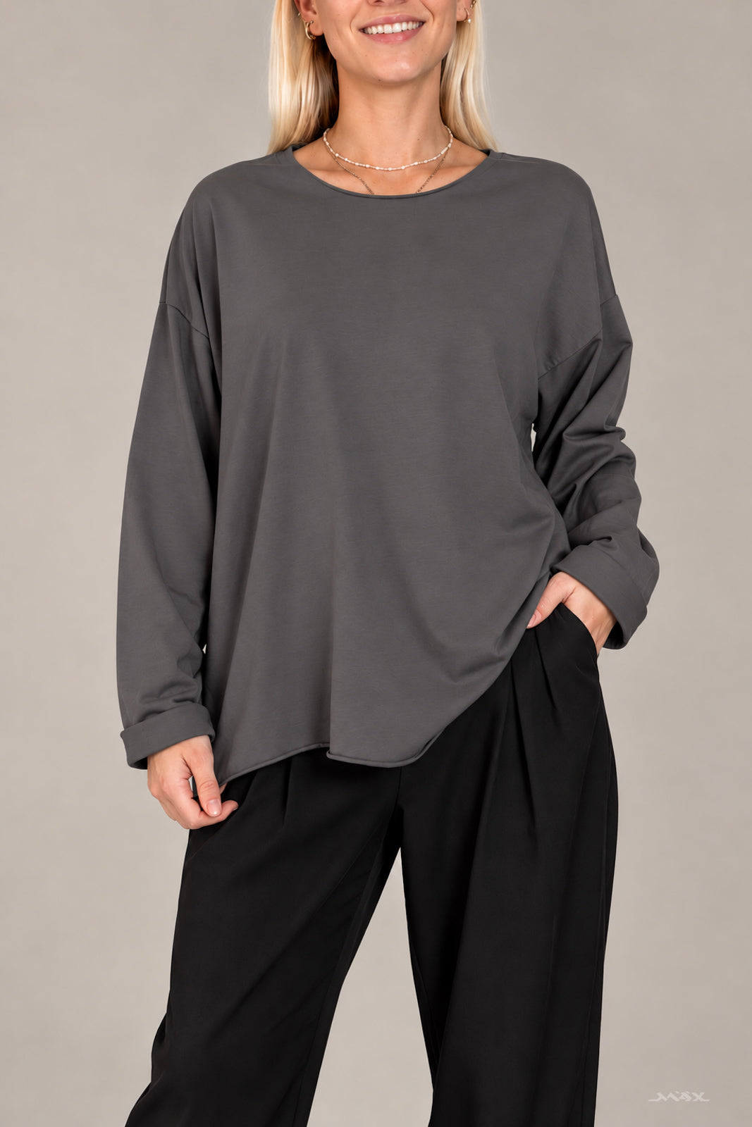 Basic Longsleeve – One Size (36–44)