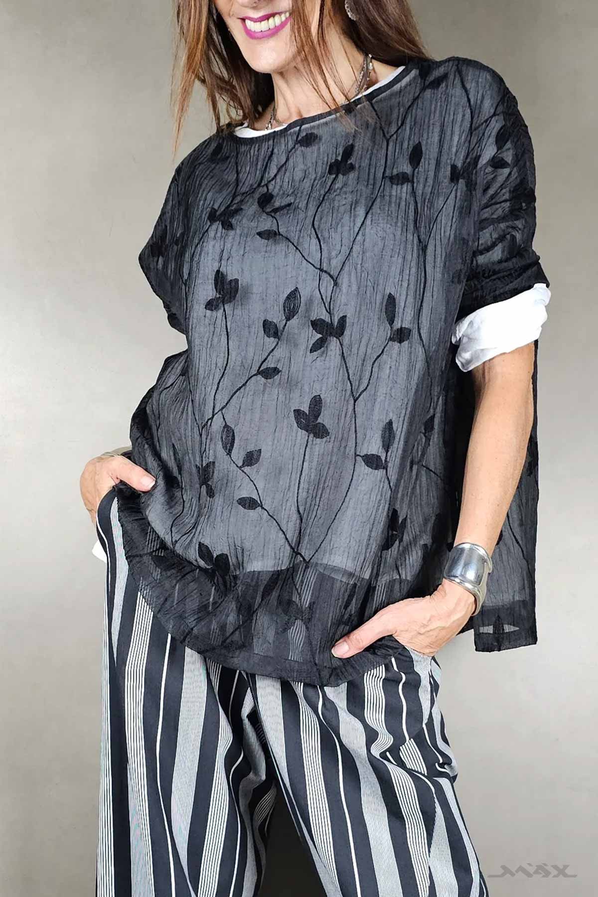 Zwarte blouse met bloemenprint, maat One size (38-42)