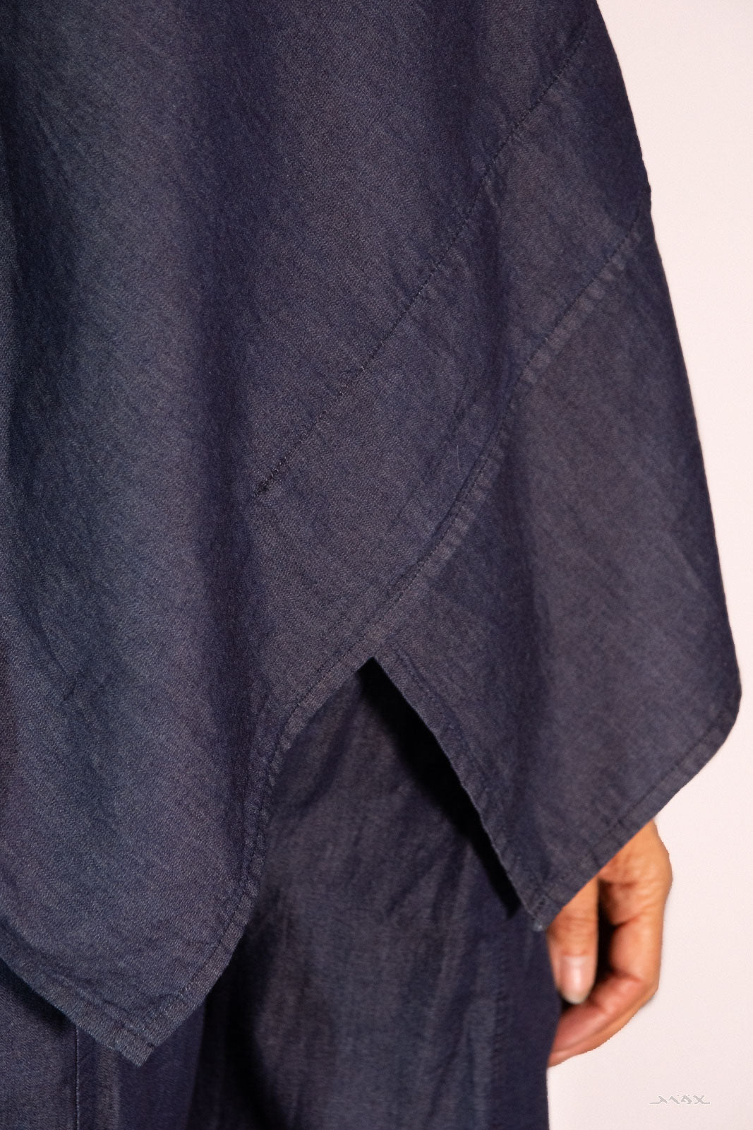 Leichtes asymmetrisches Shirt dunkelblau Gr. Onesize (38-42)