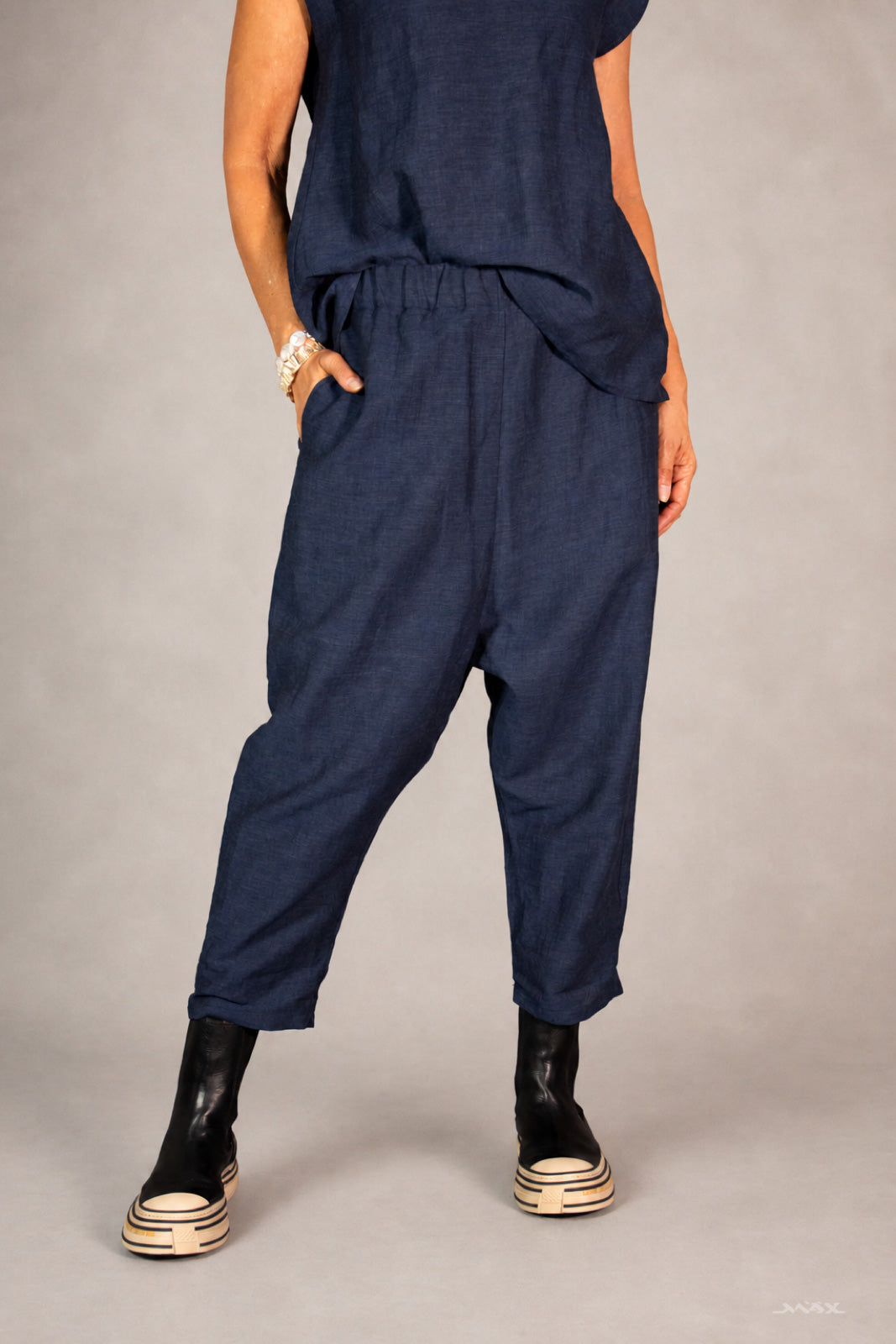 Lichte harembroek donkerblauw – One Size (38–42)