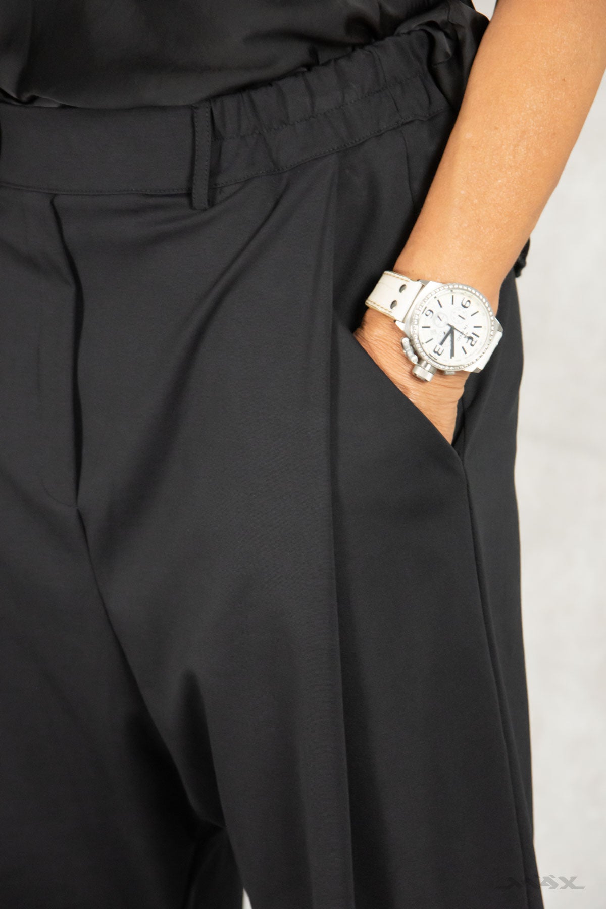 Pantalon ample noir, taille unique (36-42).