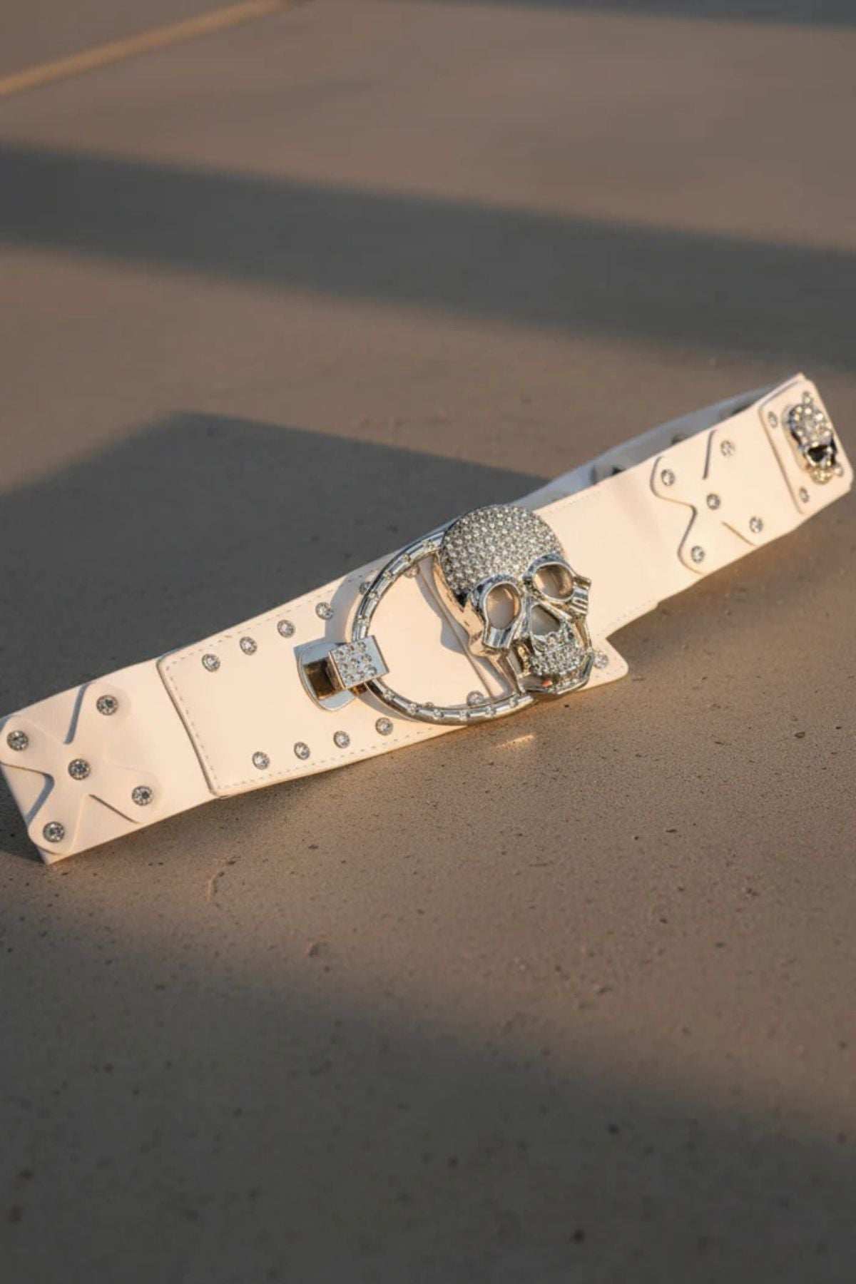 Stretchriem wit SKULL met studs