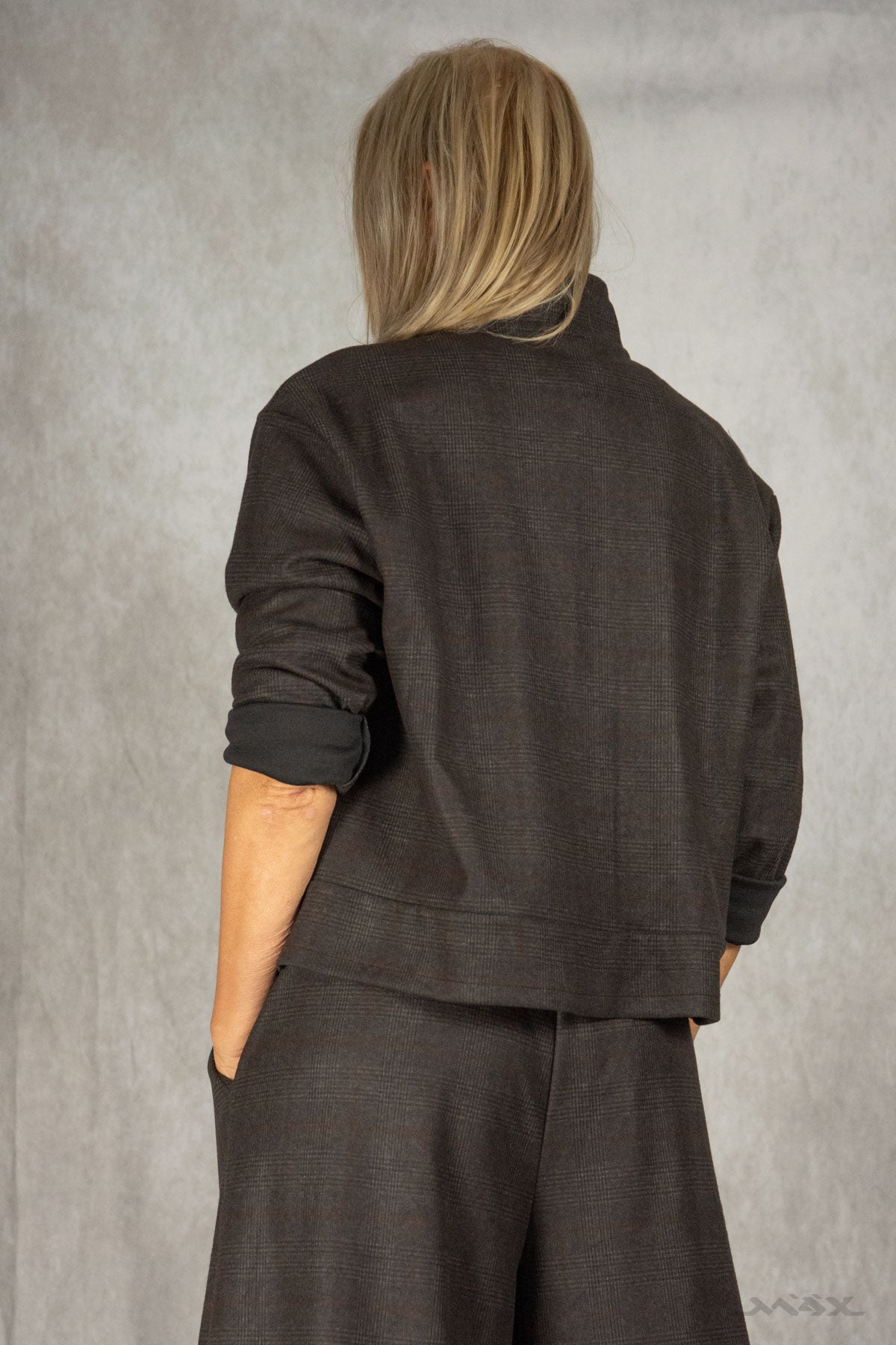 Jacke dunkelbraun kariert mit Knopfleiste Gr. onesize(38-44)