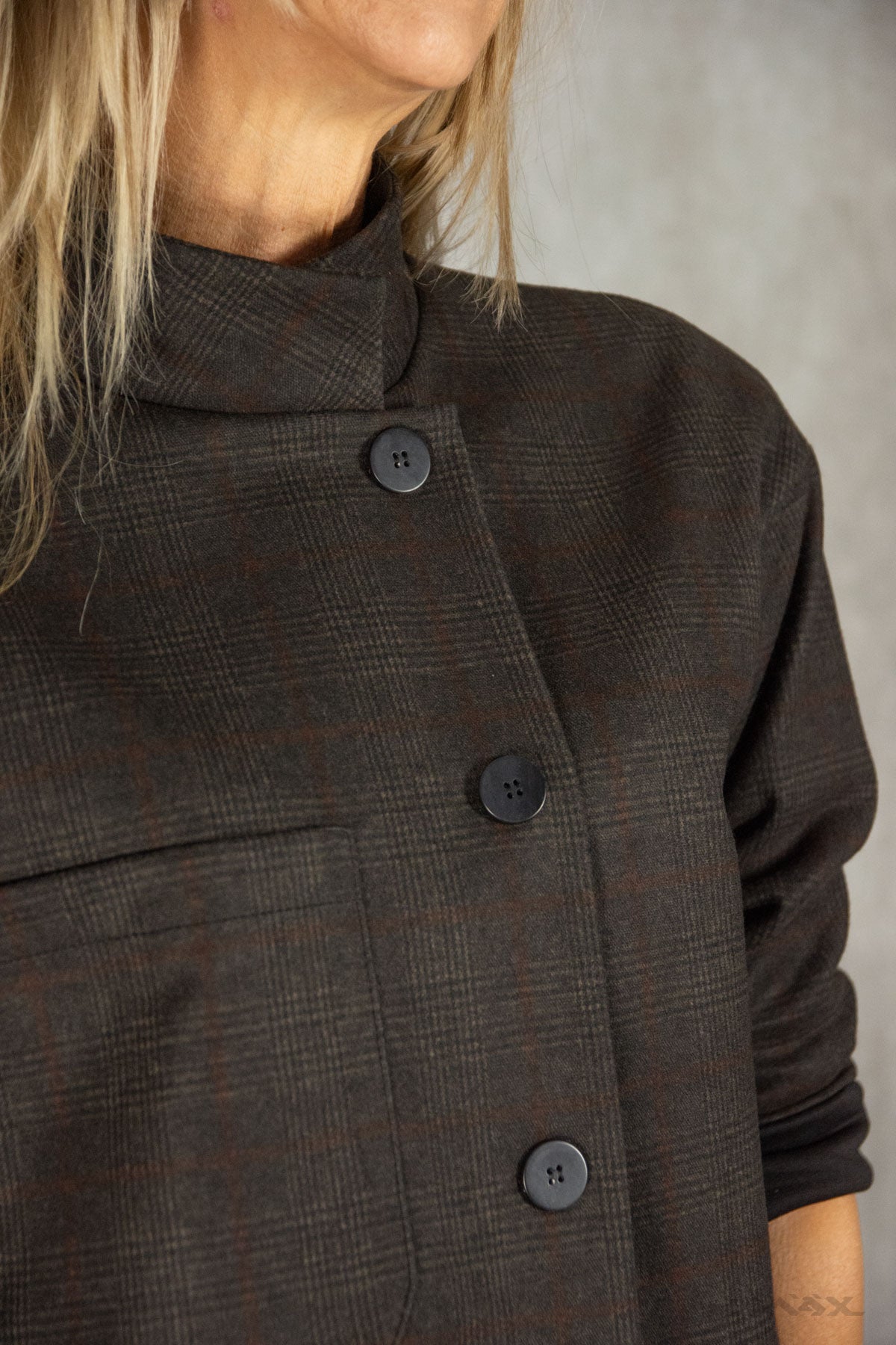 Jacke dunkelbraun kariert mit Knopfleiste Gr. onesize(38-44)