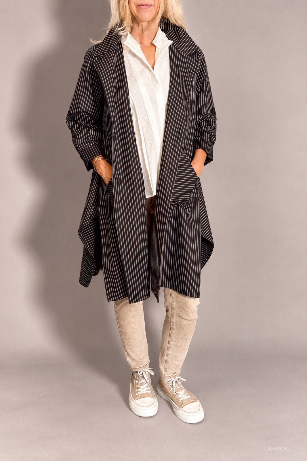 Gestreifter Longmantel mit asymmetrischem Schnitt Gr. Onesize (38-44)