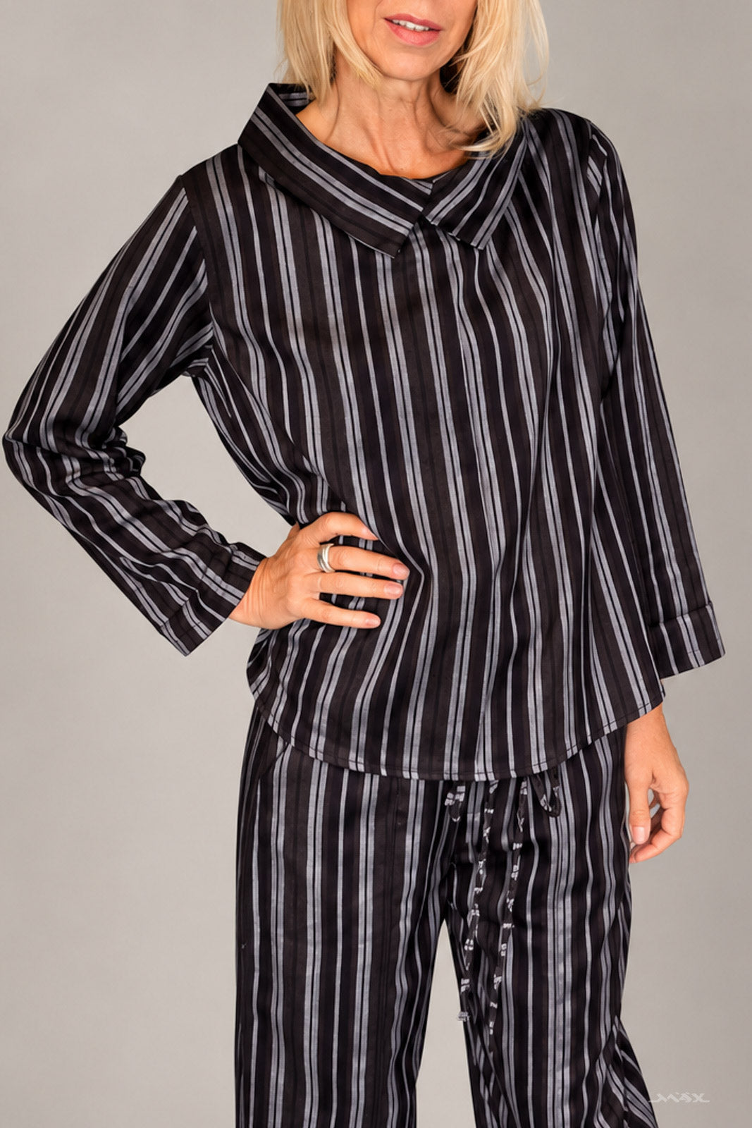 Gestreifte Bluse mit Doppelkragen Gr. Onesize (38-42)
