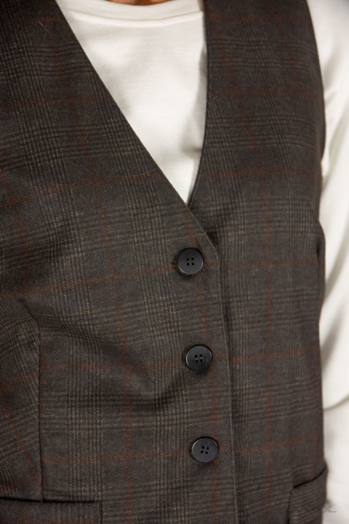 Weste dunkelbraun kariert mit Knopfleiste Gr. onesize(38-42)