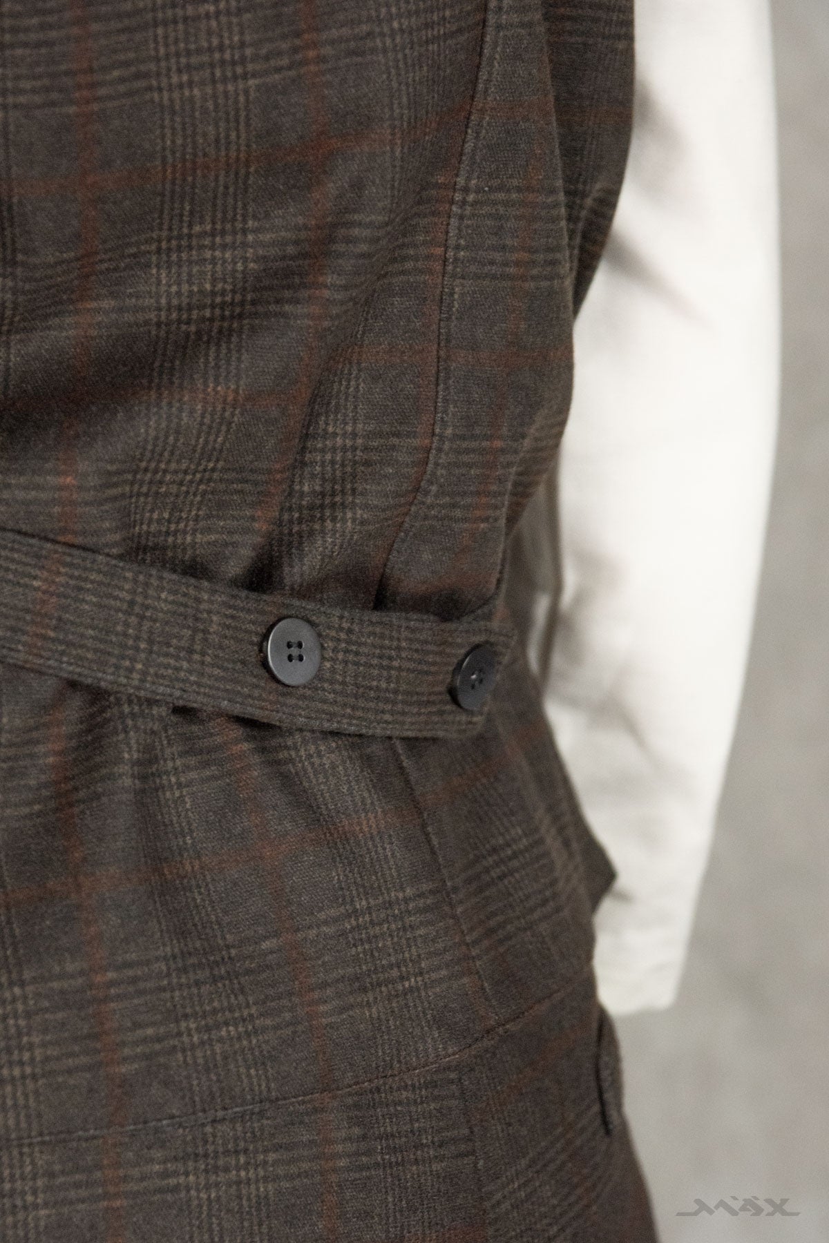 Weste dunkelbraun kariert mit Knopfleiste Gr. onesize(38-42)