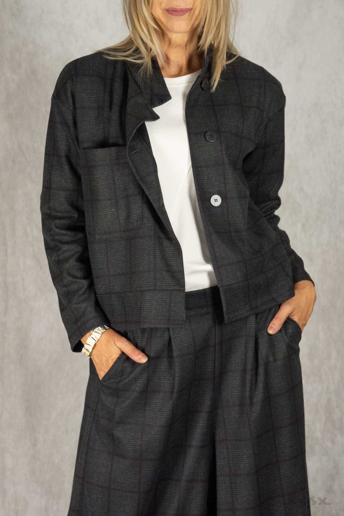 Jacke dunkelgrau kariert mit Knopfleiste Gr. onesize(38-44)