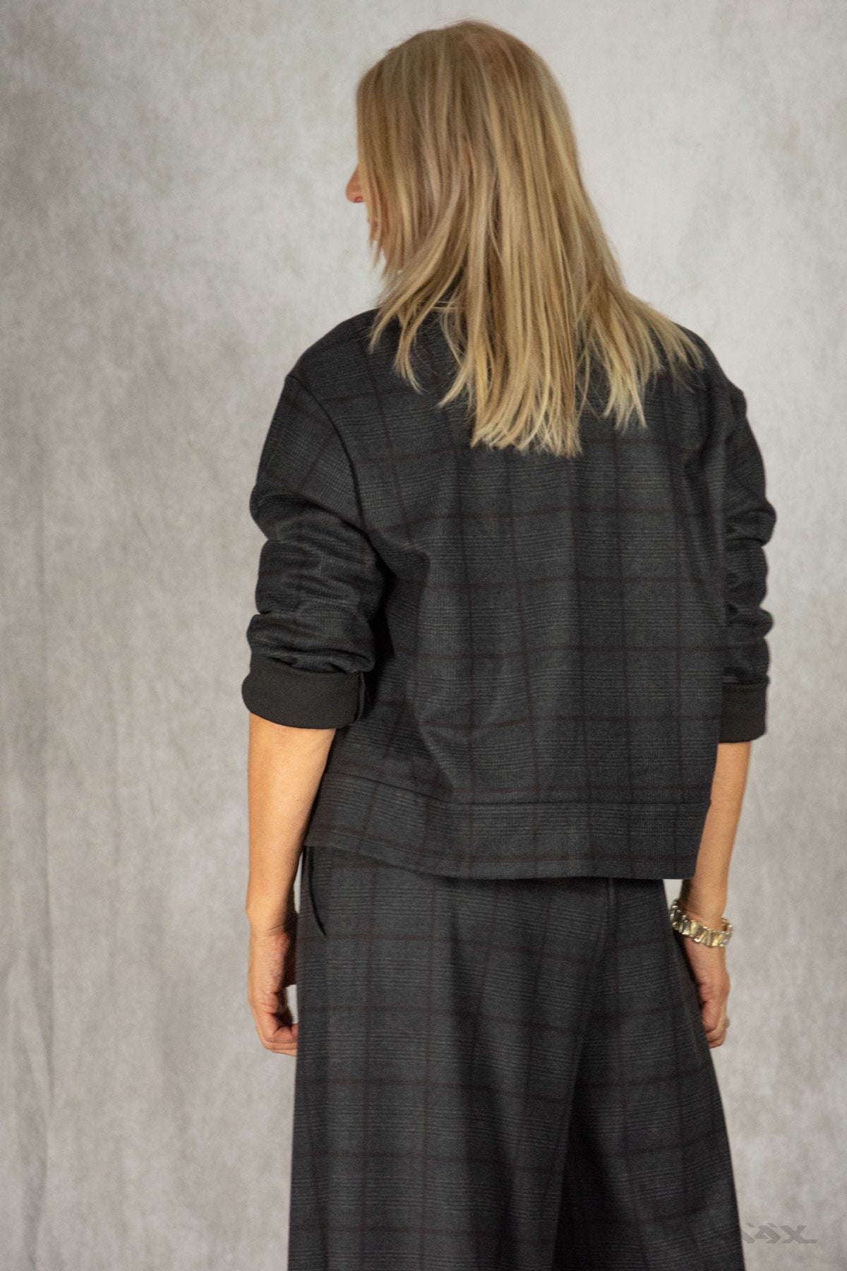 Jacke dunkelgrau kariert mit Knopfleiste Gr. onesize(38-44)