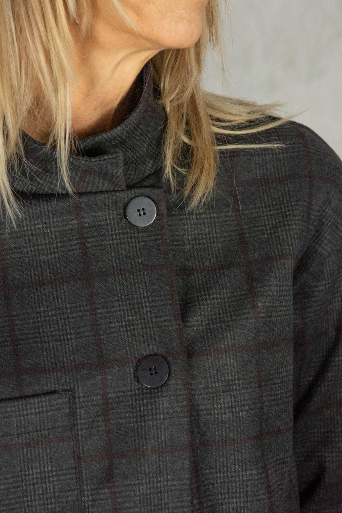 Jacke dunkelgrau kariert mit Knopfleiste Gr. onesize(38-44)