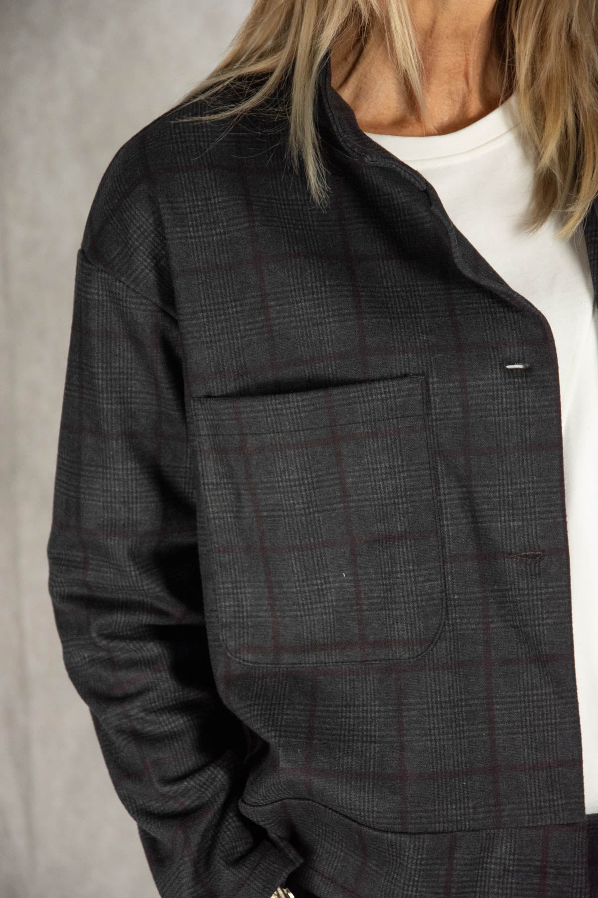 Jacke dunkelgrau kariert mit Knopfleiste Gr. onesize(38-44)