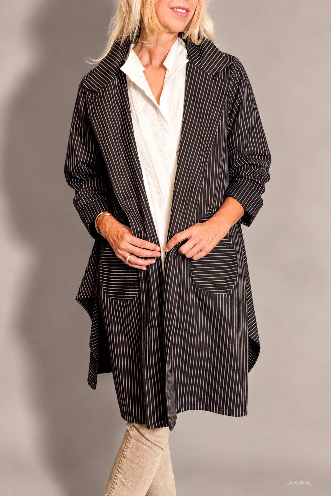 Gestreifter Longmantel mit asymmetrischem Schnitt Gr. Onesize (38-44)