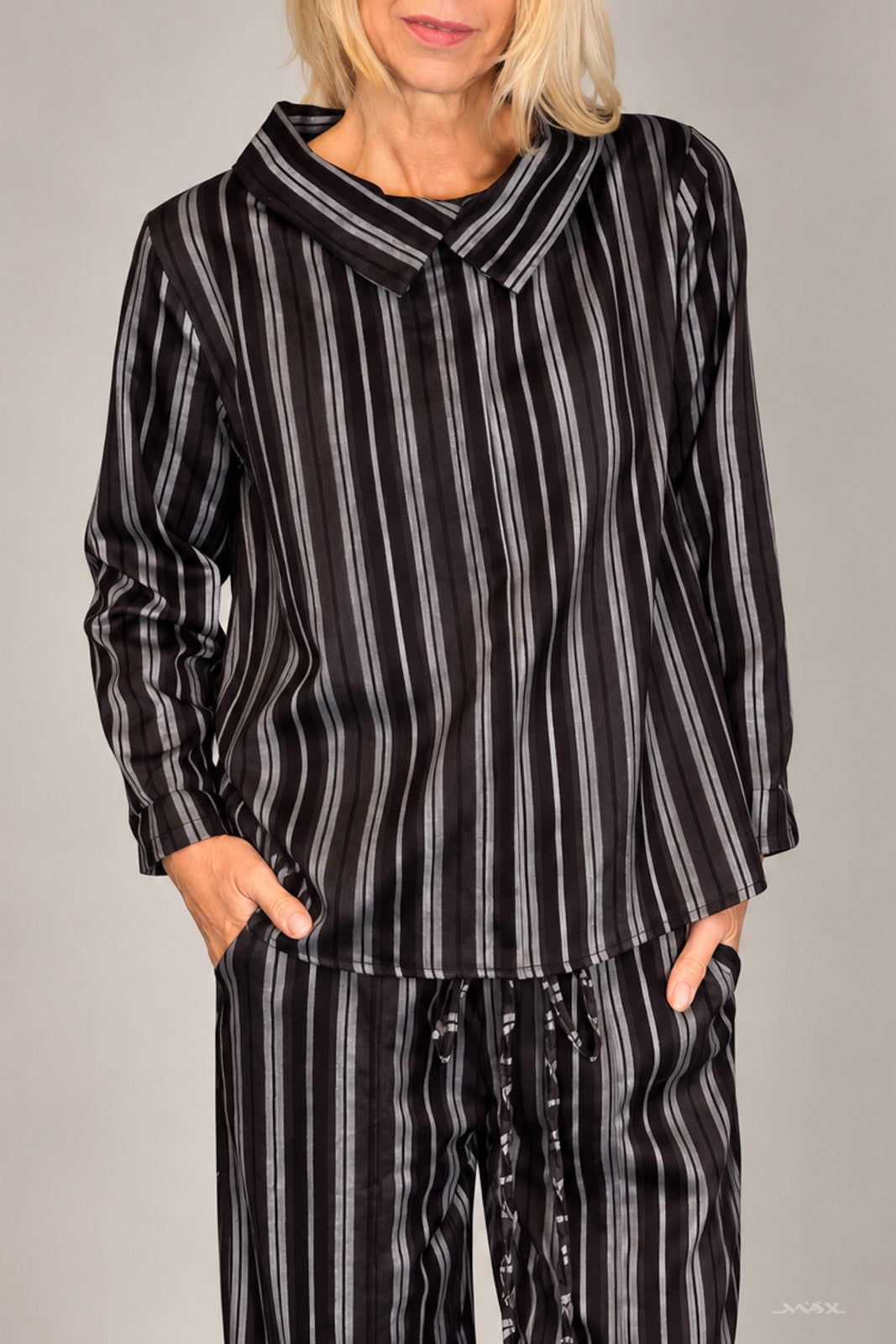 Gestreifte Bluse mit Doppelkragen Gr. Onesize (38-42)