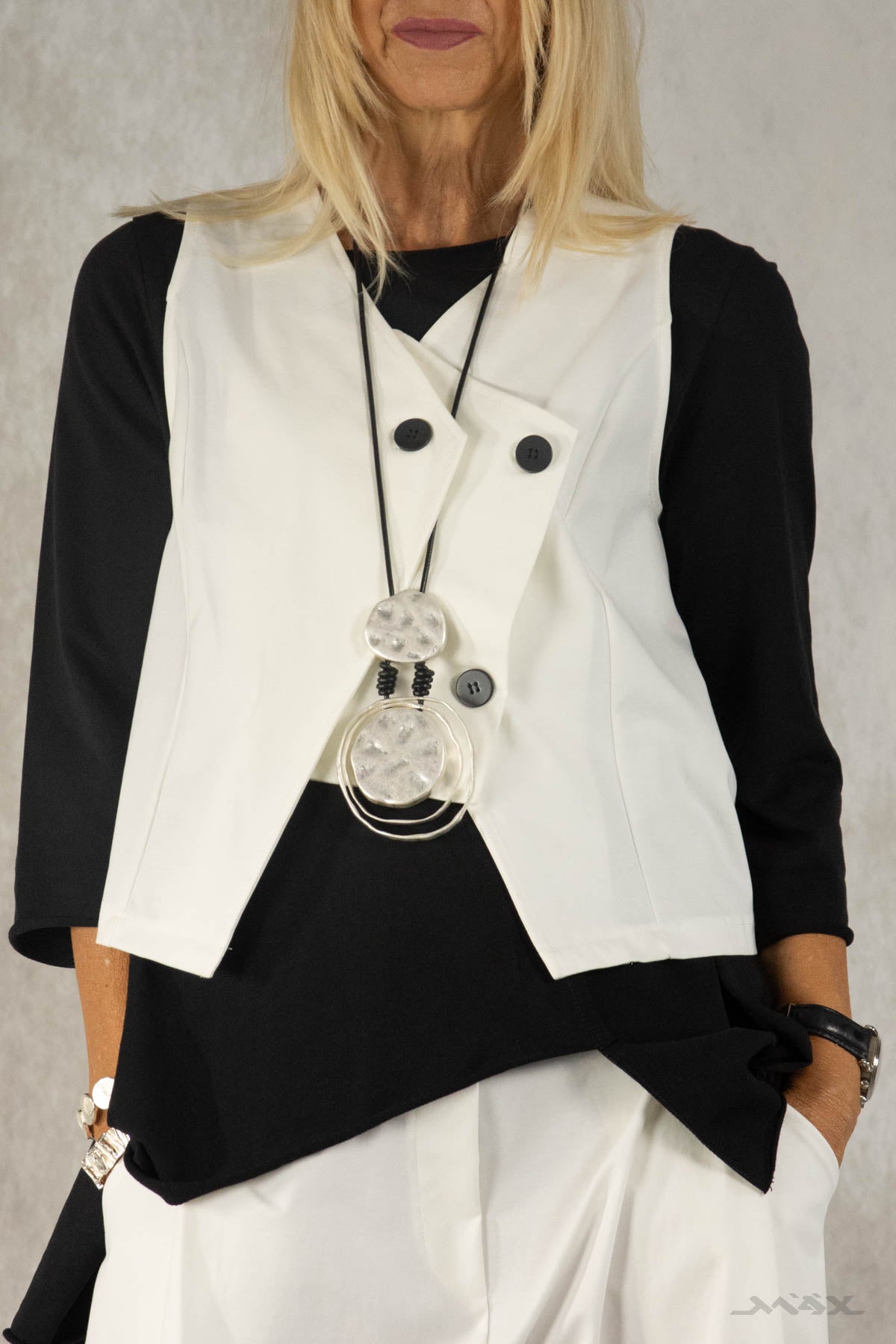 Asymmetrische Weste mit Knopfleiste Gr. Onesize (36-40)