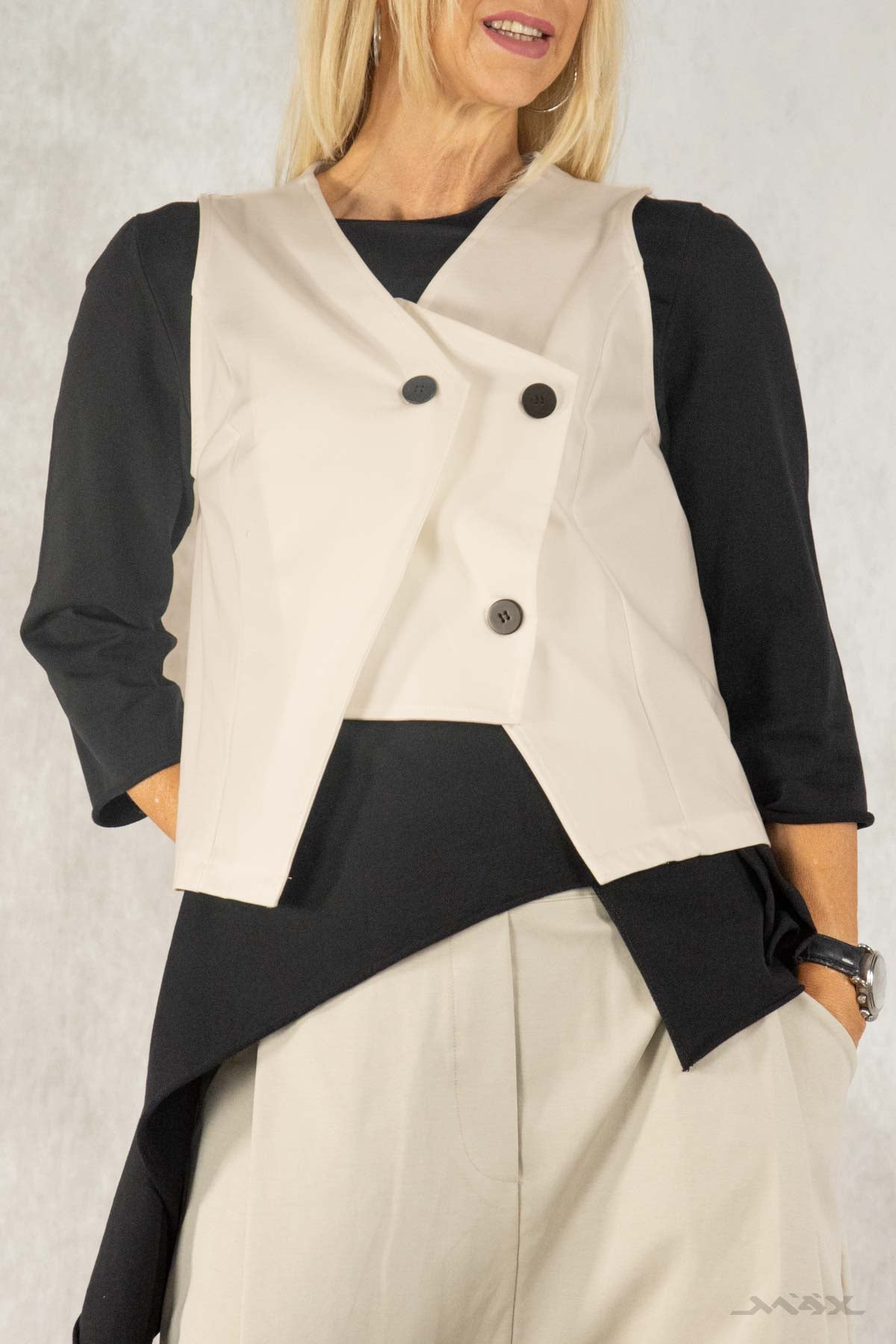 Asymmetrische Weste mit Knopfleiste Gr. Onesize (36-40)