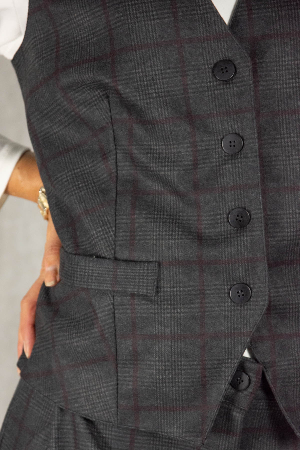 Weste dunkelgrau kariert mit Knopfleiste Gr. onesize(38-42)