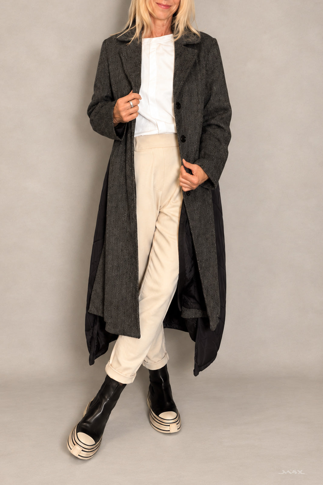 Langer Mantel im Materialmix mit Stepp-Rücken Gr. Onesize (38-44)