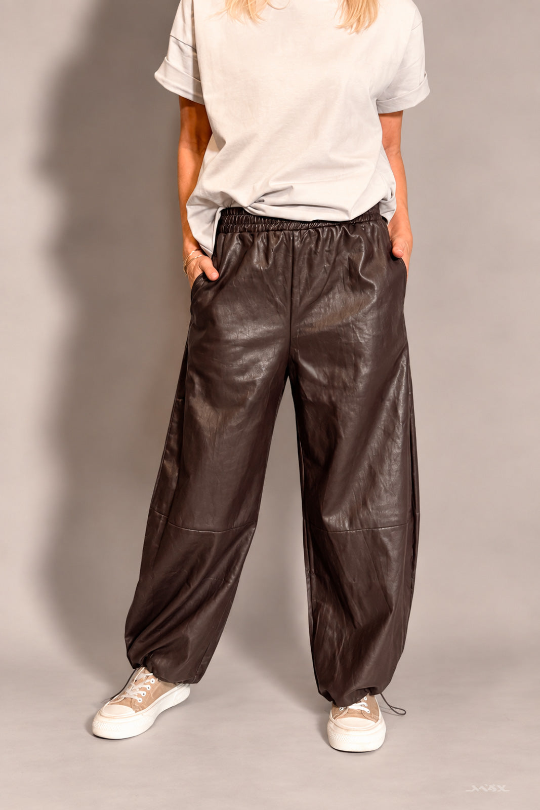 Lässige Hose dunkelbraun in Lederoptik Gr. onesize(38-42)