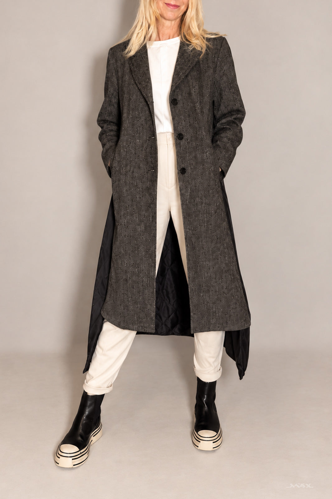 Langer Mantel im Materialmix mit Stepp-Rücken Gr. Onesize (38-44)