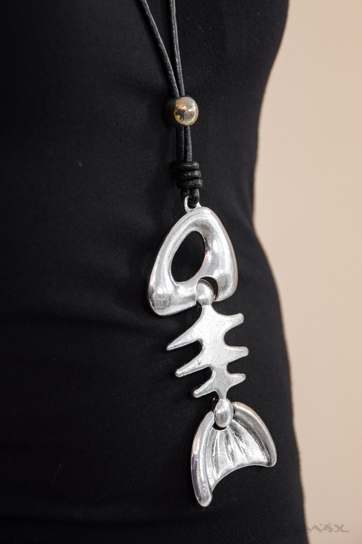 Collier argent avec pendentif arête de poisson