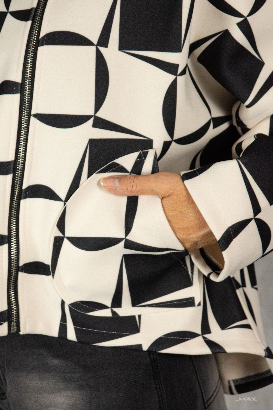 Zipper-Jacke beige-schwarz gemustert Gr. Onesize (38-44)