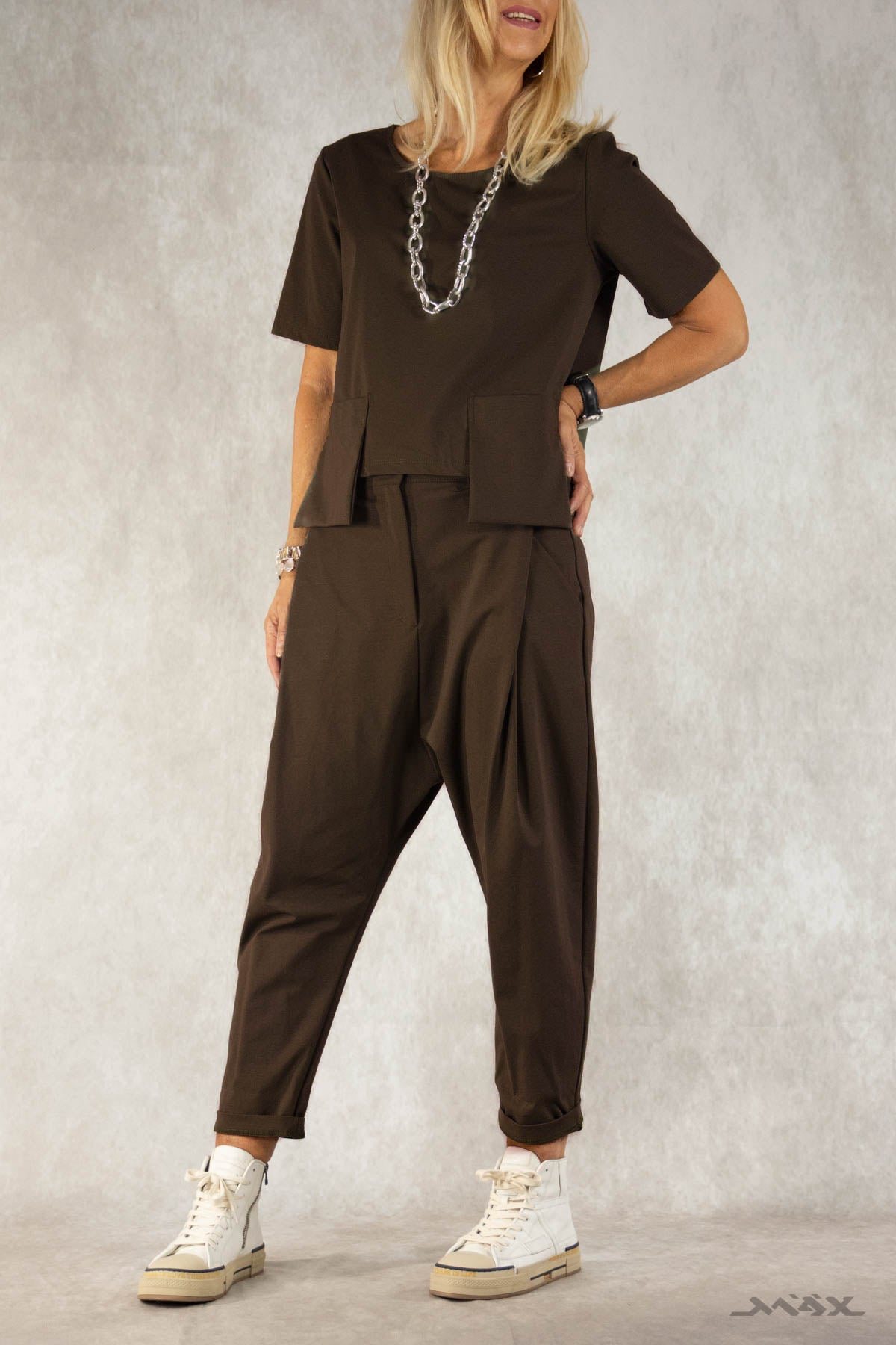 Baggyhose dunkelbraun mit Knopf Gr. Onesize (36-42)