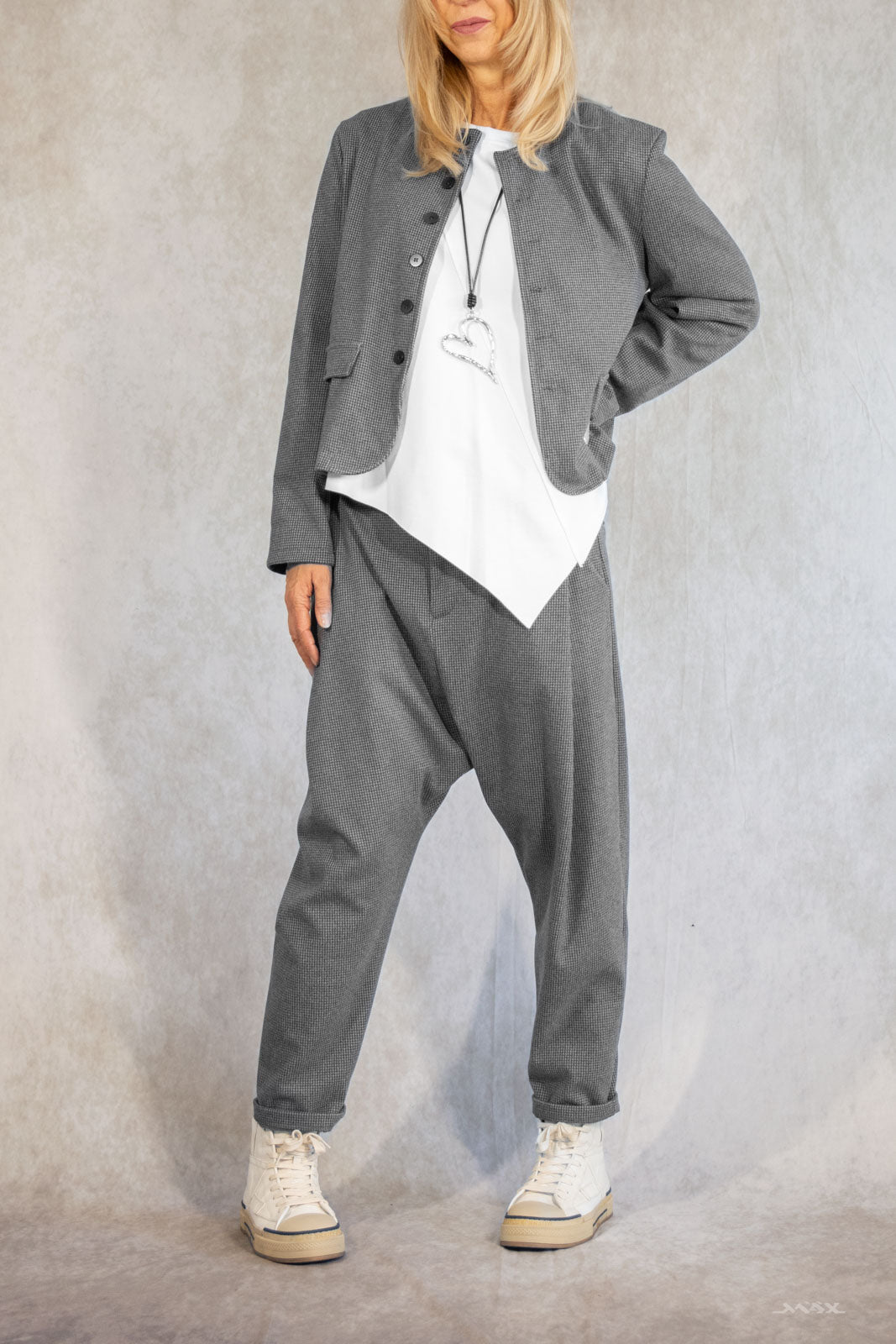 Baggy broek in grijze tweedmaat. Eén maat (38-44).