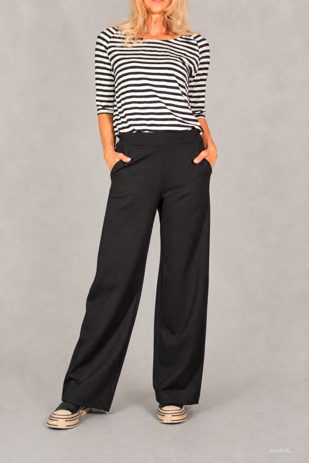 Elegant Wide-Leg Trousers - One Size (36–40)