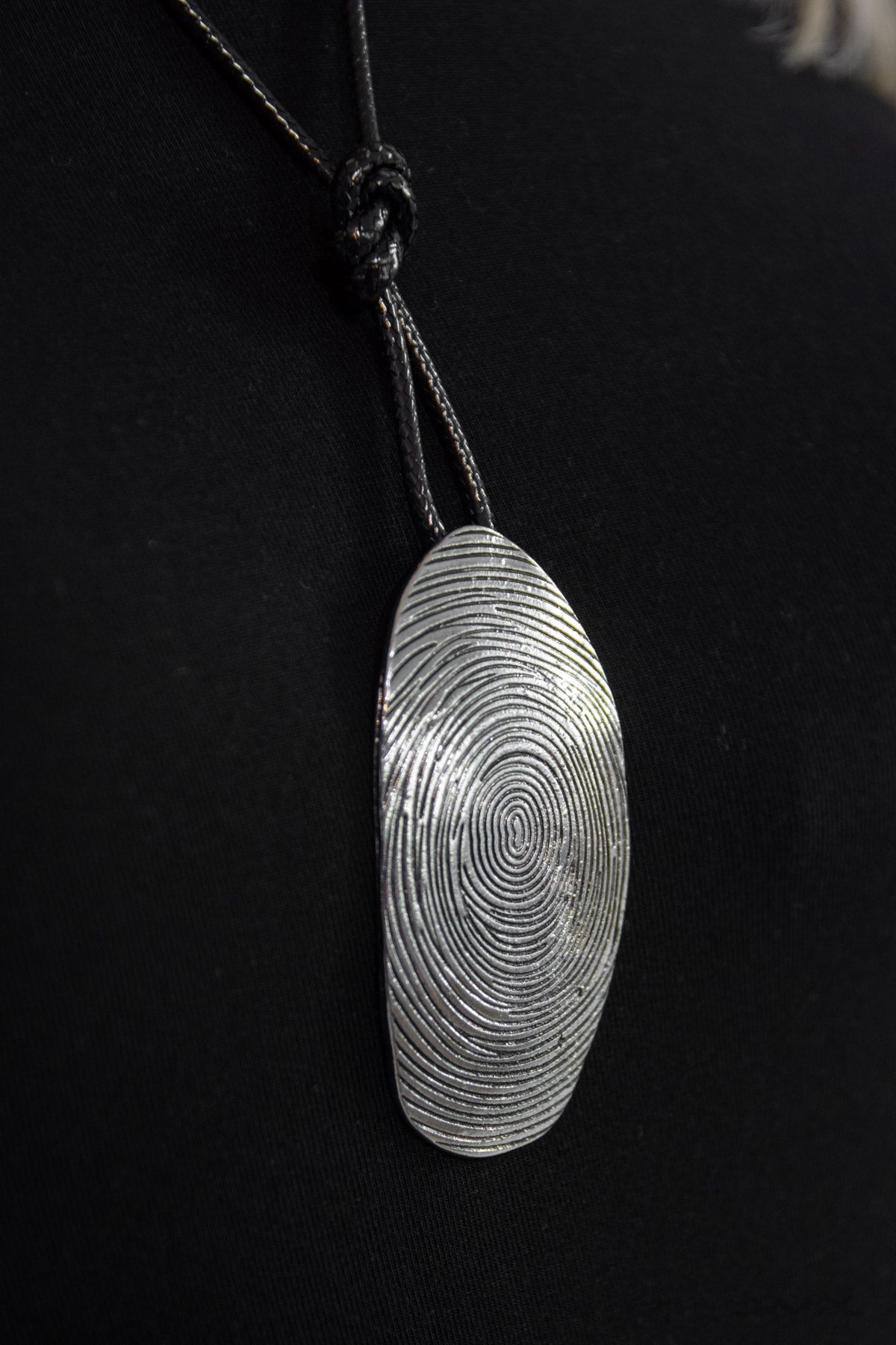 Collier argent avec pendentif ovale