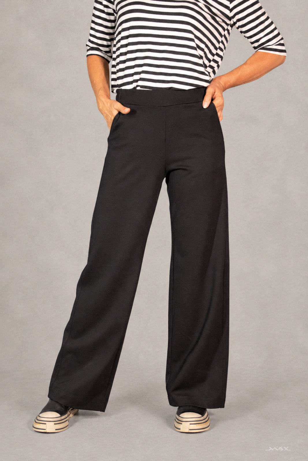 Elegant Wide-Leg Trousers - One Size (36–40)