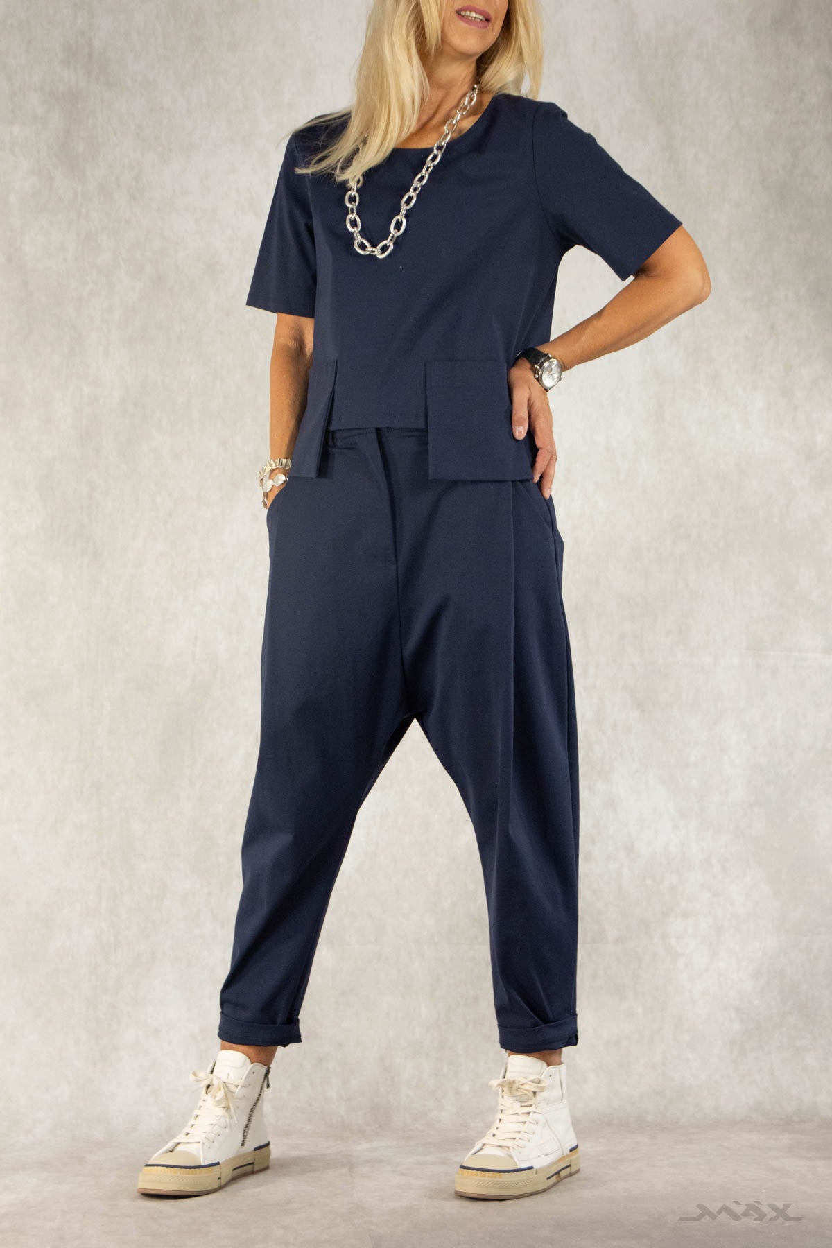 Baggyhose dunkelblau mit Knopf Gr. Onesize (36-42)