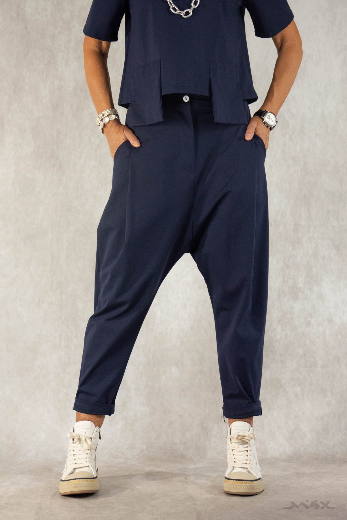 Baggyhose dunkelblau mit Knopf Gr. Onesize (36-42)