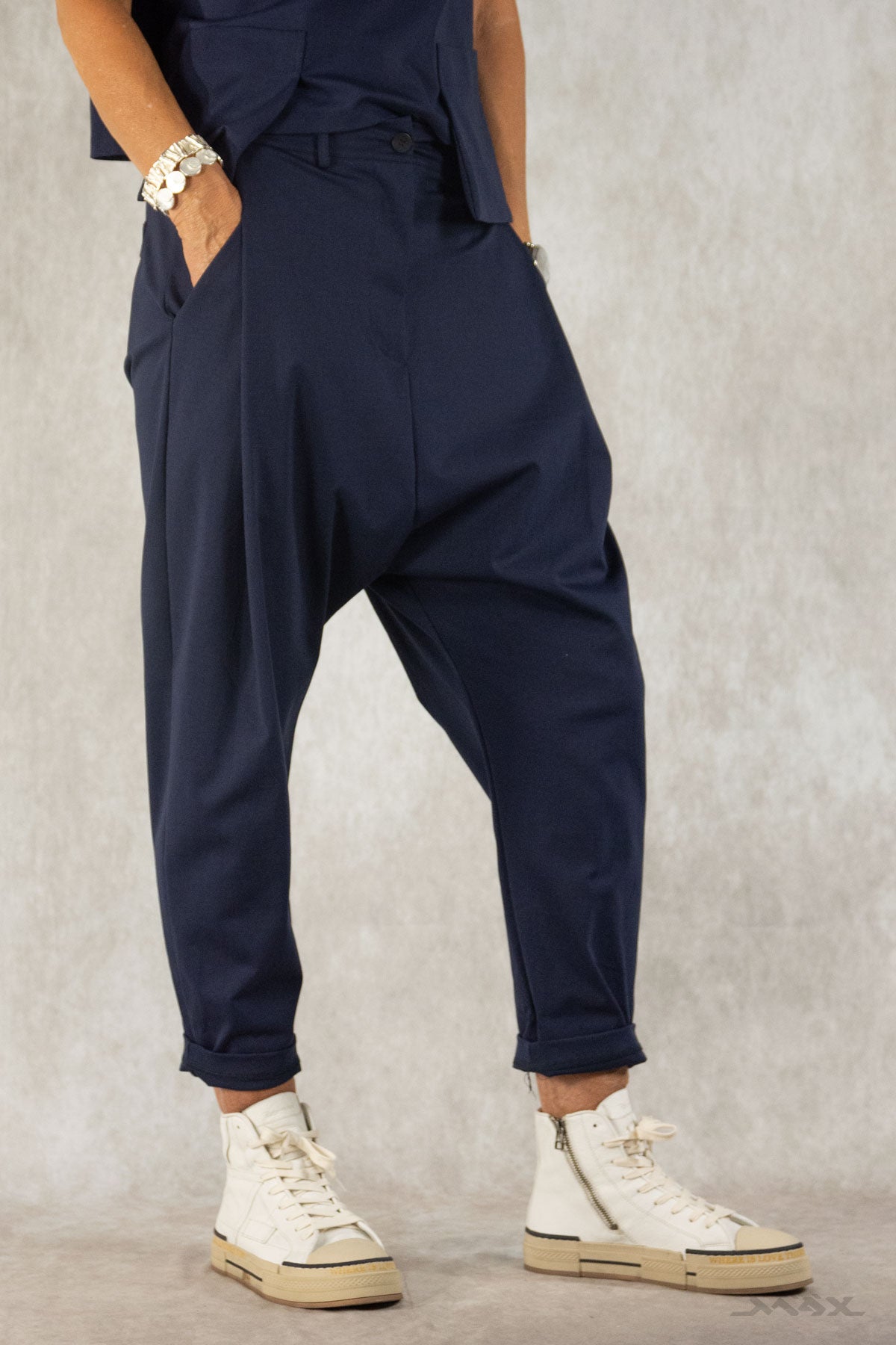 Baggyhose dunkelblau mit Knopf Gr. Onesize (36-42)