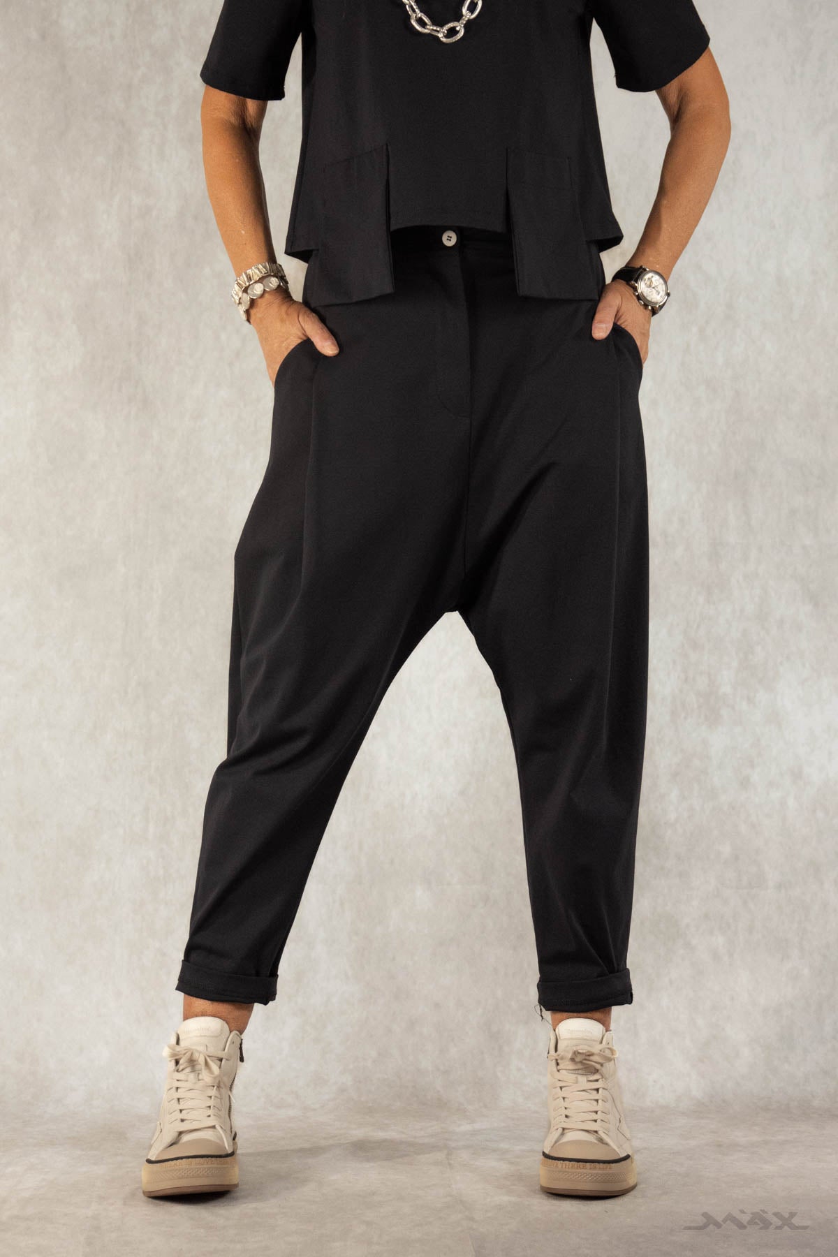 Baggyhose schwarz mit Knopf Gr. Onesize (36-42)
