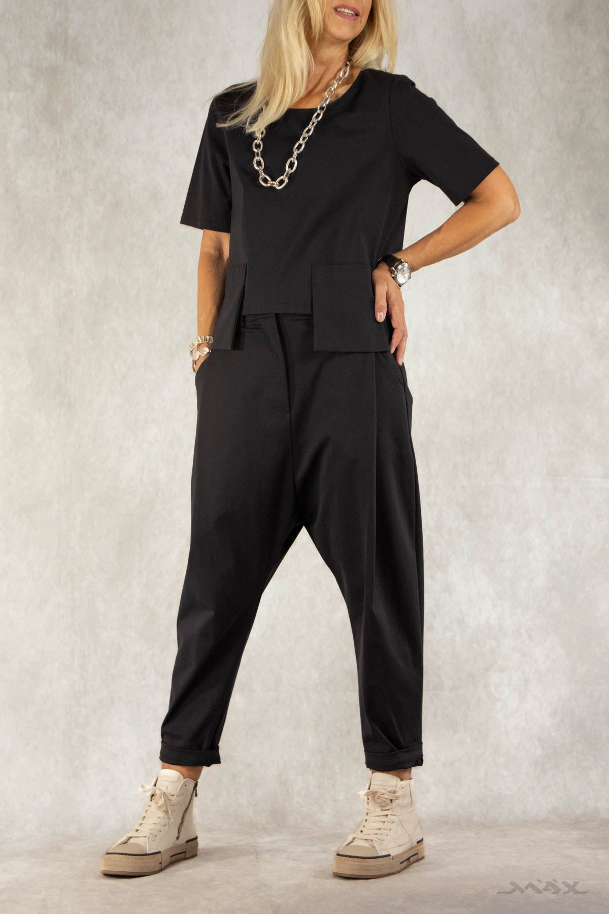 Baggyhose schwarz mit Knopf Gr. Onesize (36-42)