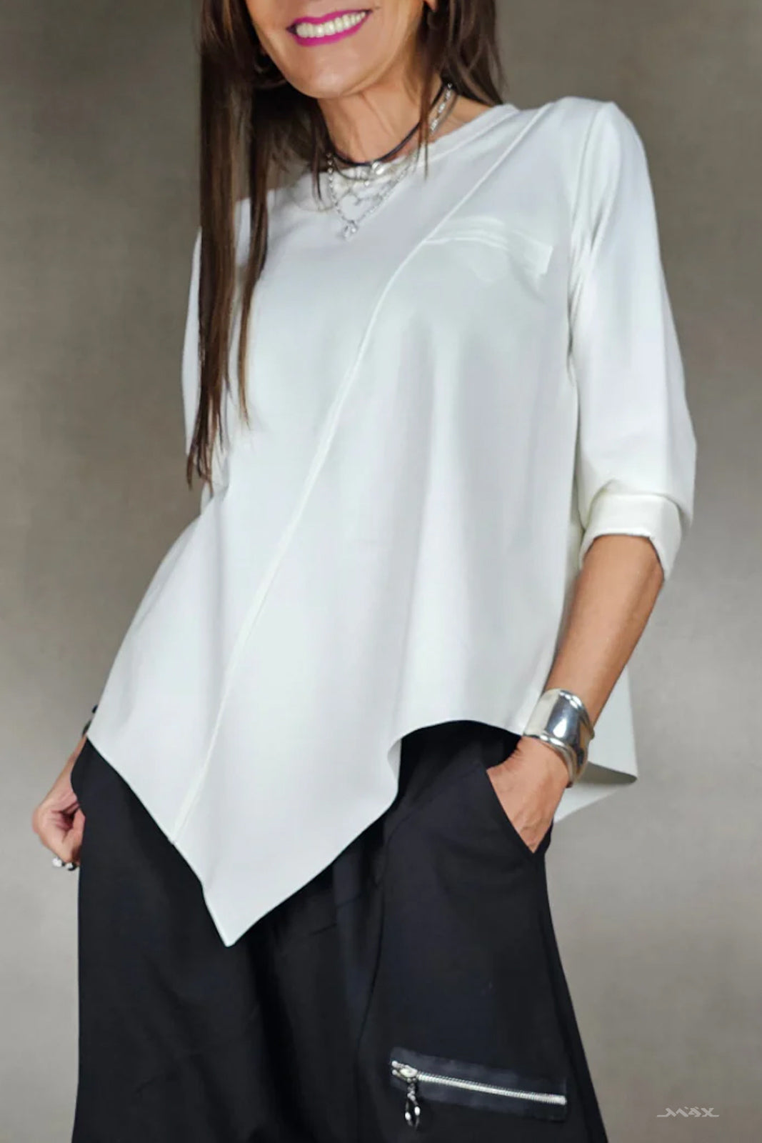 Asymmetrisch shirt met taps toelopende pasvorm Onesize (past 36-40)