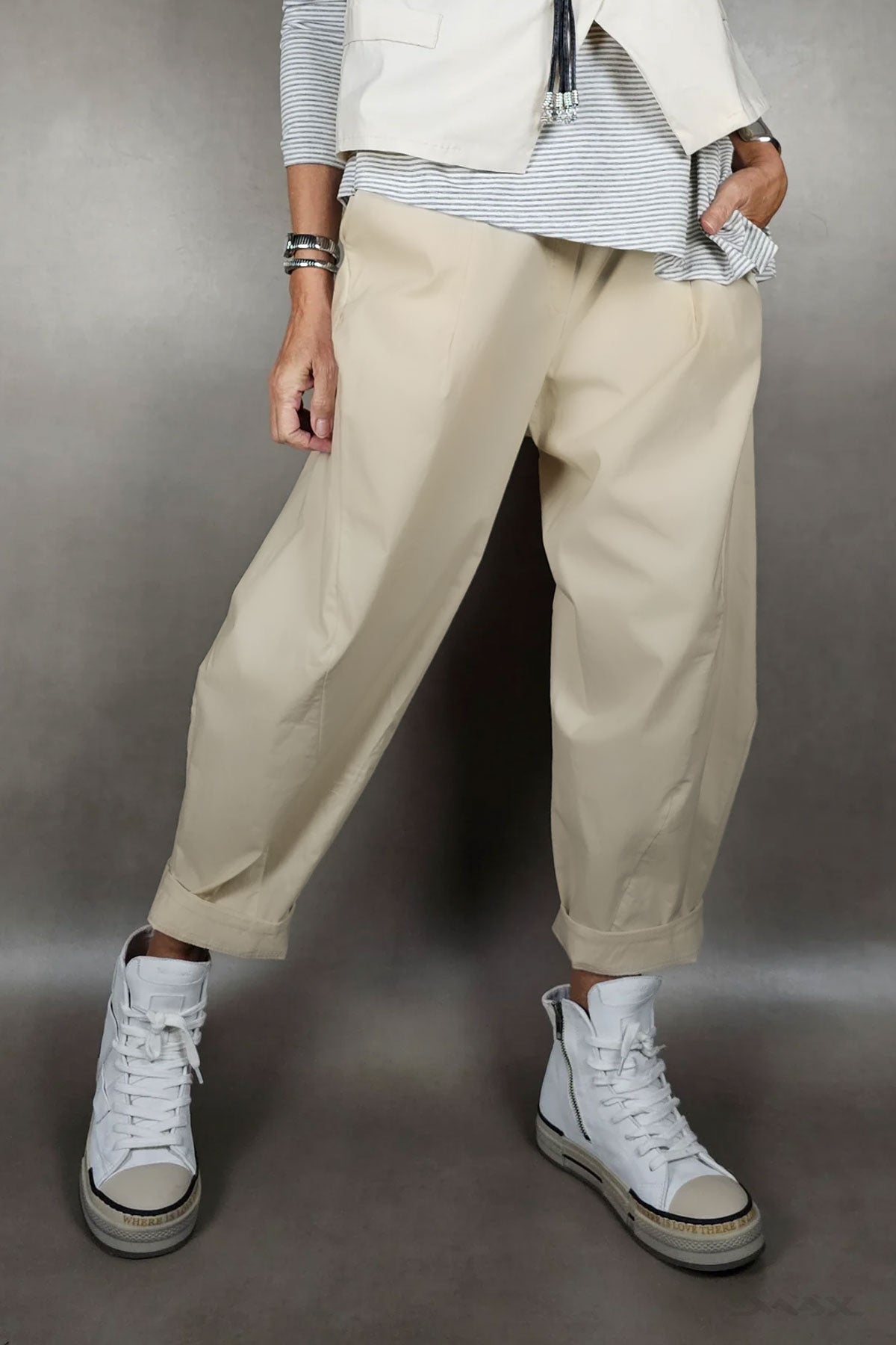 Beige broek met decoratieve naadmaat één maat (38-42)