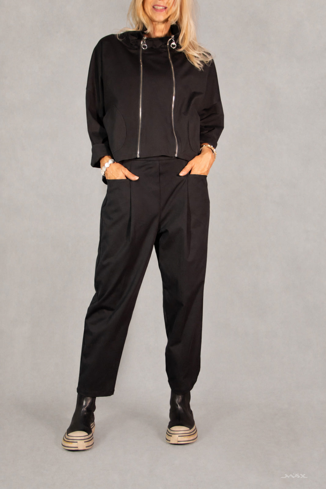 Elegant Pleated Trousers - One Size (38–42)