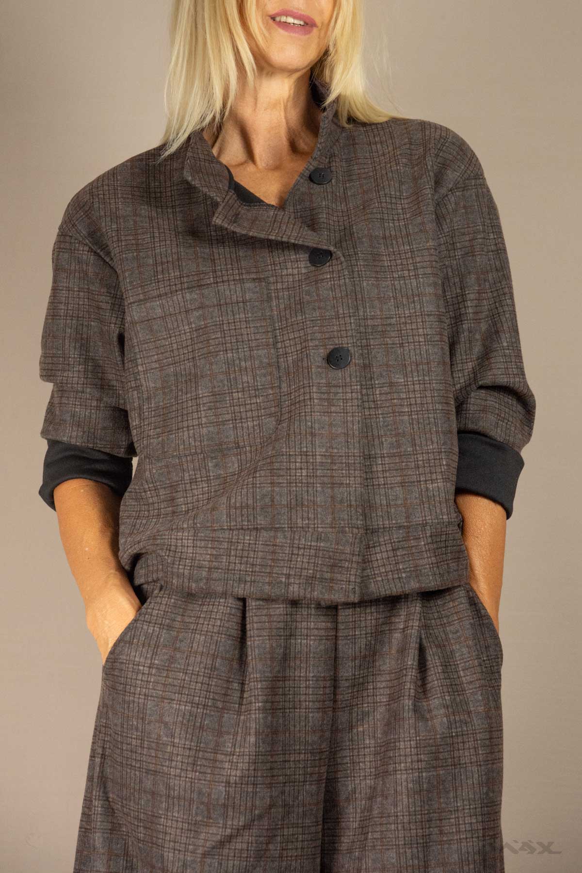 Jacke braun kariert mit Knopfleiste Gr. onesize(38-44)