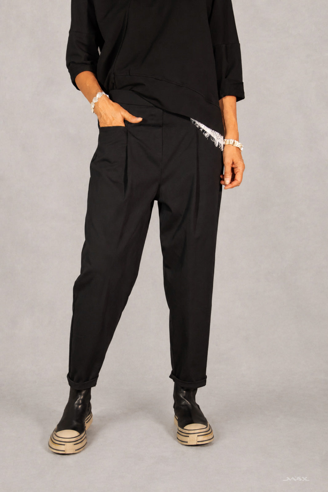 Elegant Pleated Trousers - One Size (38–42)