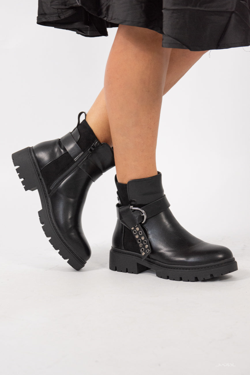 Boots schwarz mit Zipper