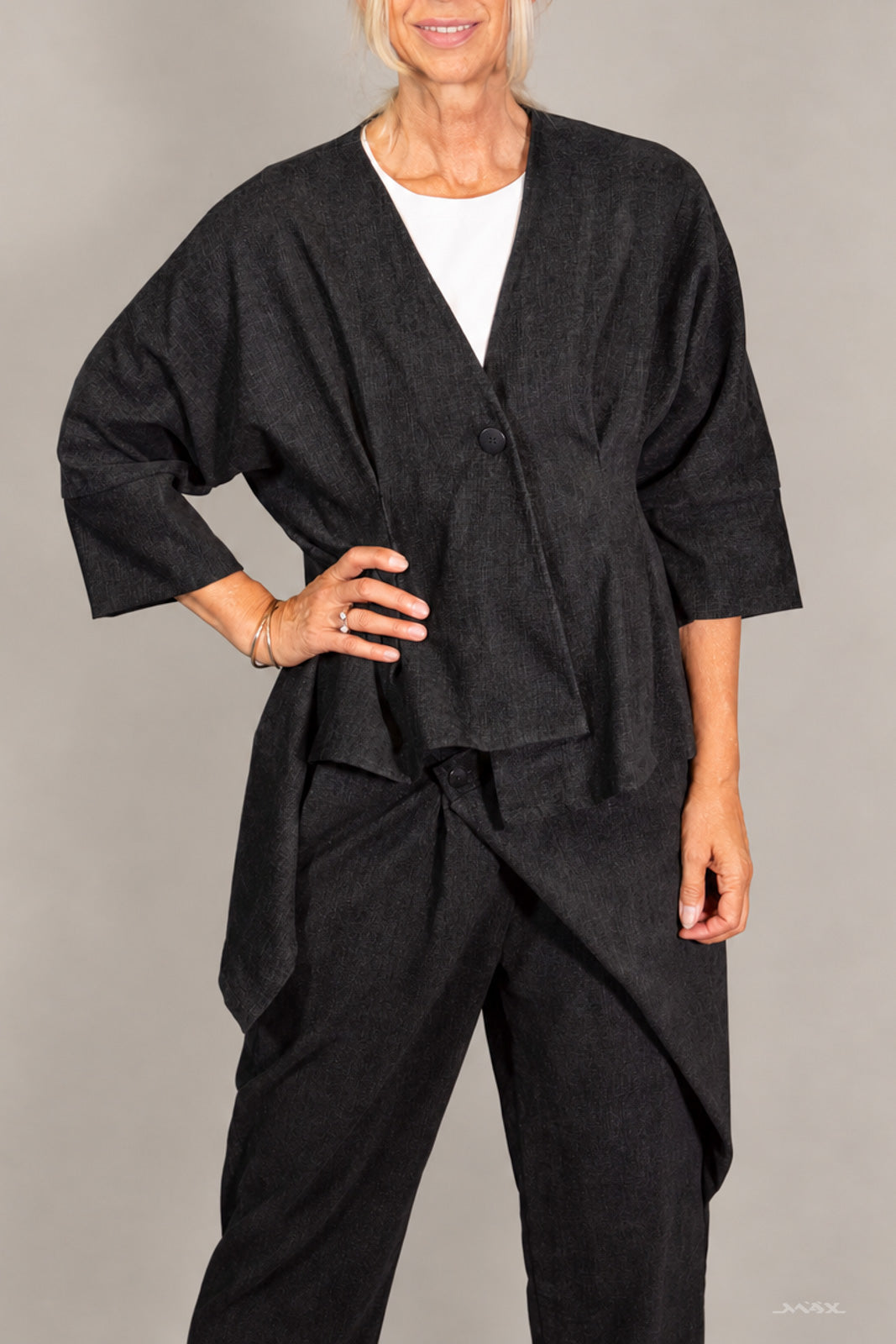 Miękka czarna kurtka z rękawem 3/4 – One Size (38–42)