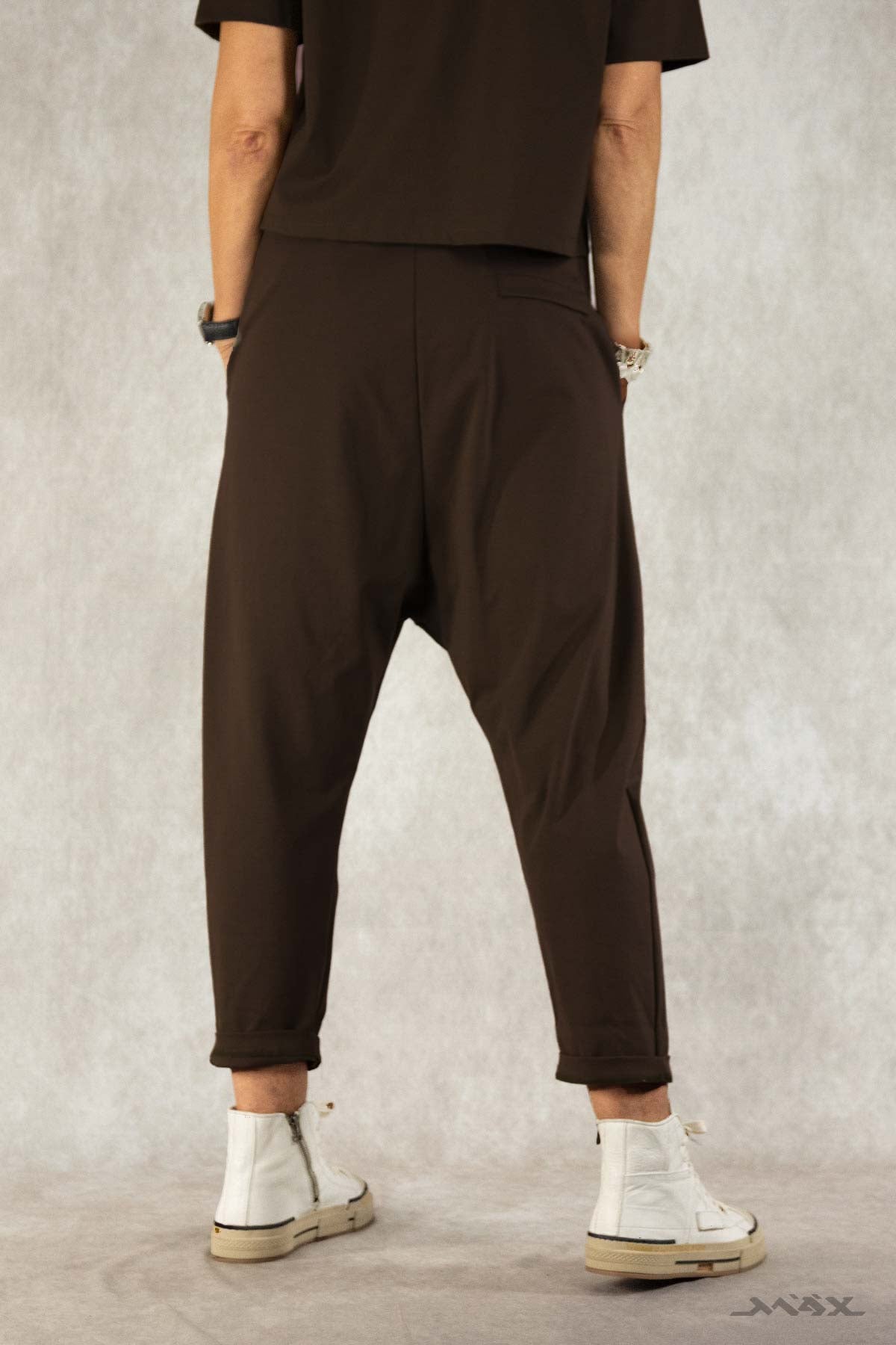 Baggy broek, donkerbruin met knoop, maat one size (36-42)