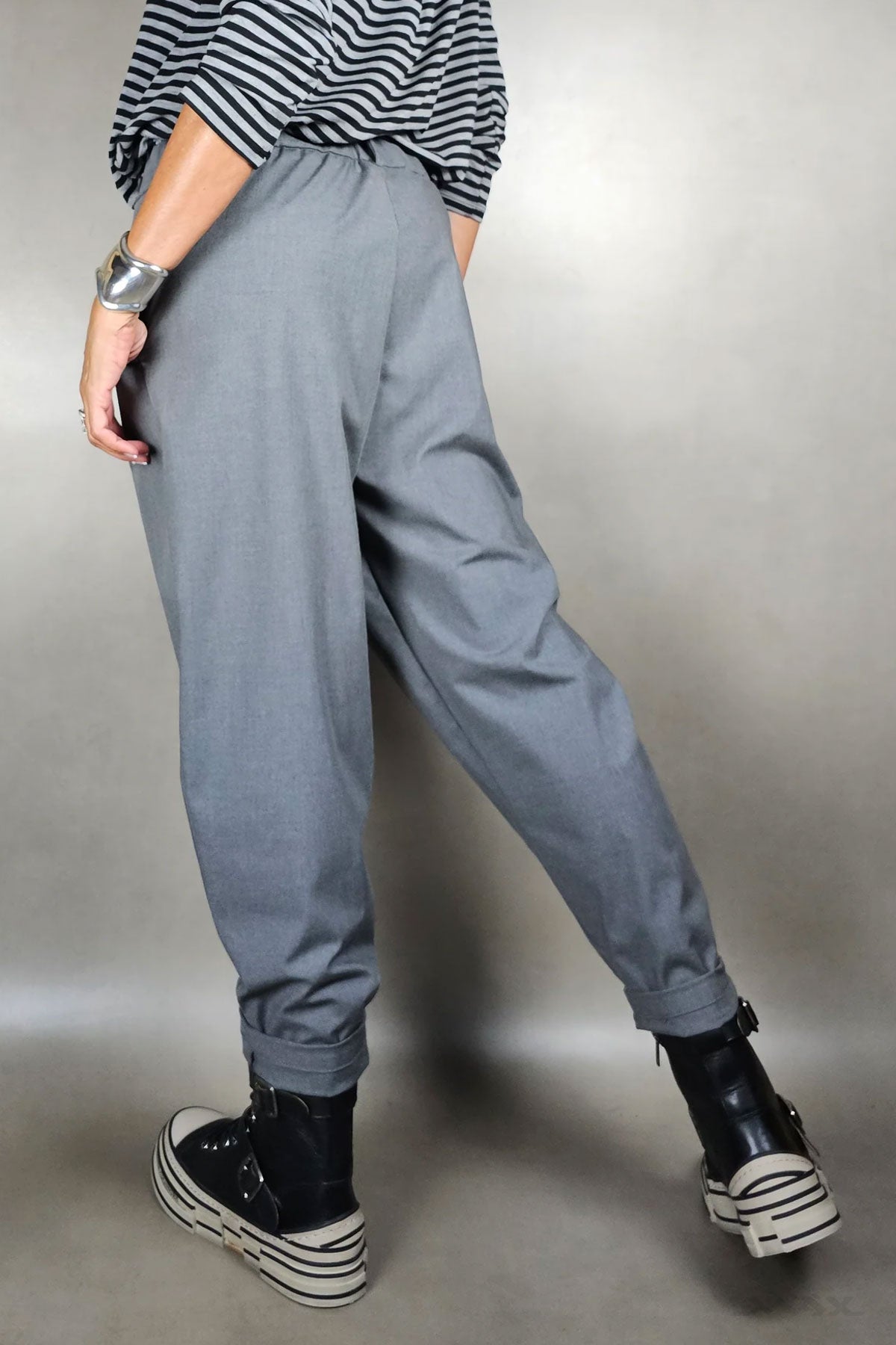 Lockere Hose mit schrägem Schnitt Gr. Onesize (38-42)