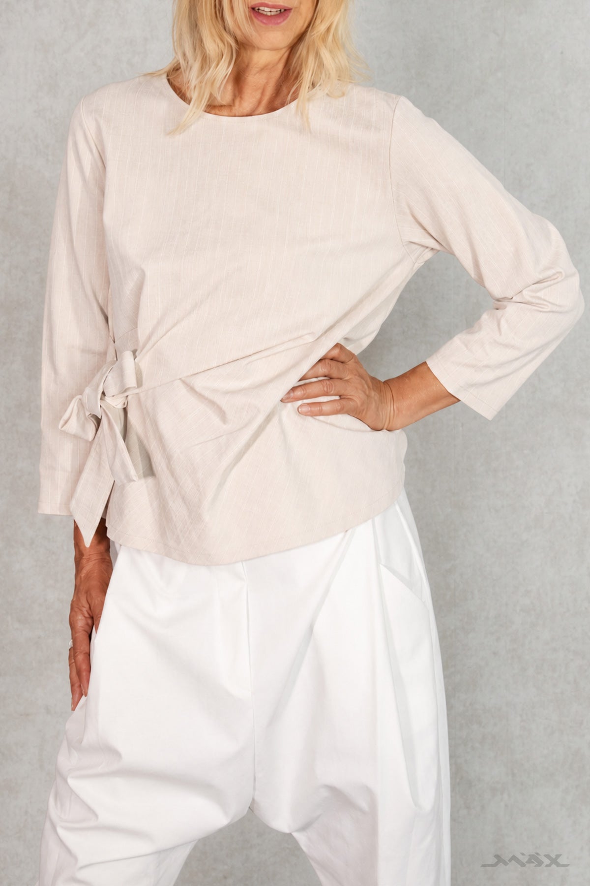 Shirt hellbeige mit Nadelstreifen zum Binden Gr. onesize (36-40)