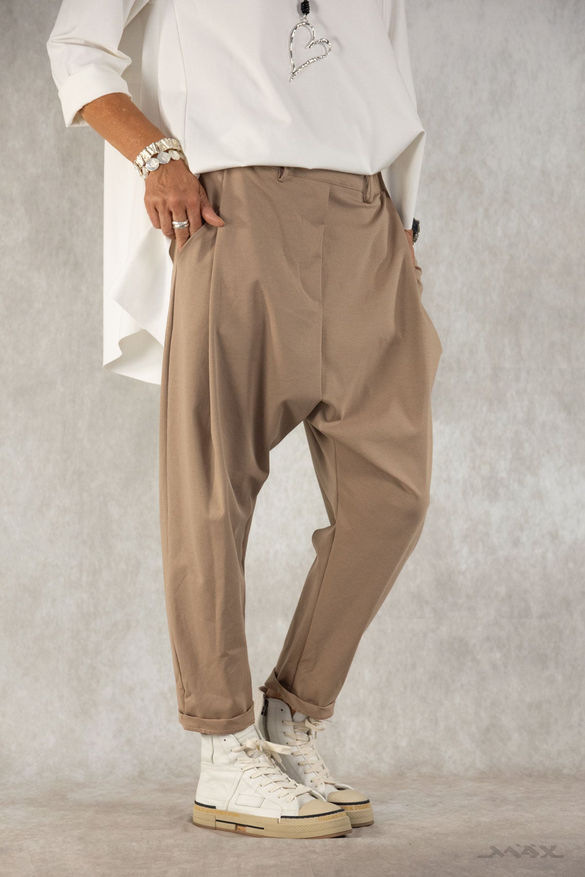 Baggy broek, camel maat. Eén maat (36-42).