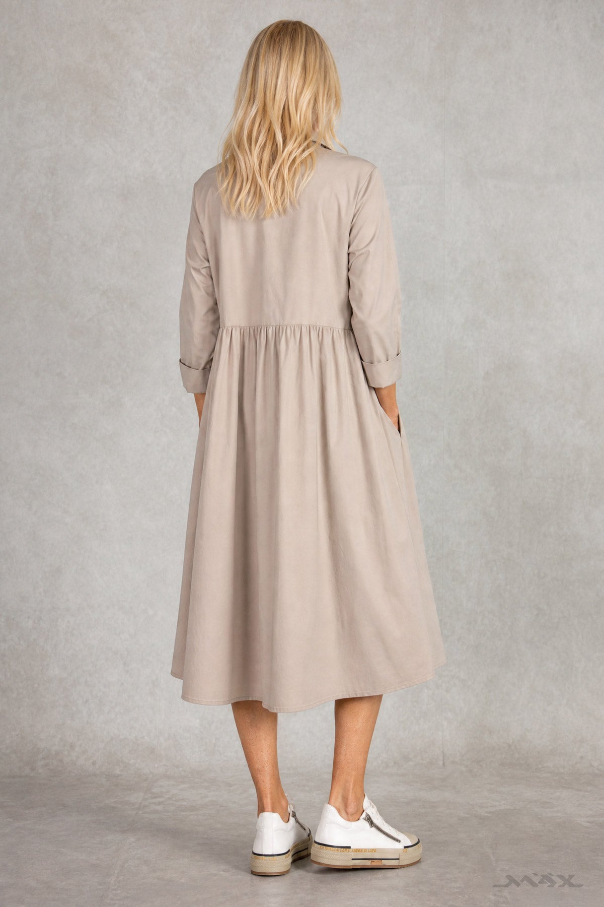 Asymmetrisches Kleid mit Knopfleiste Gr. Onesize (38-44)