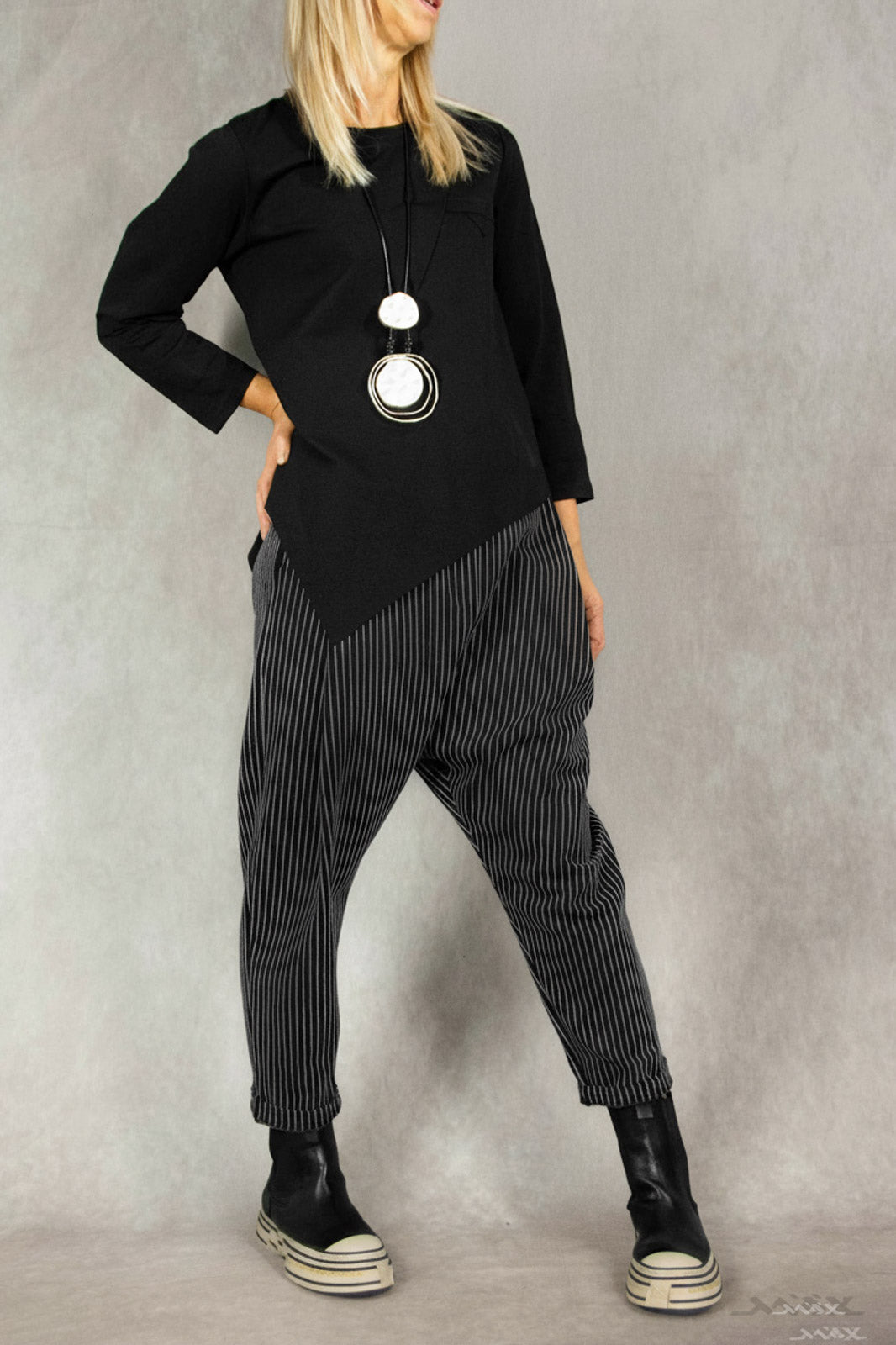 Baggyhose schwarz-grau gestreift Gr. onesize(38-42)